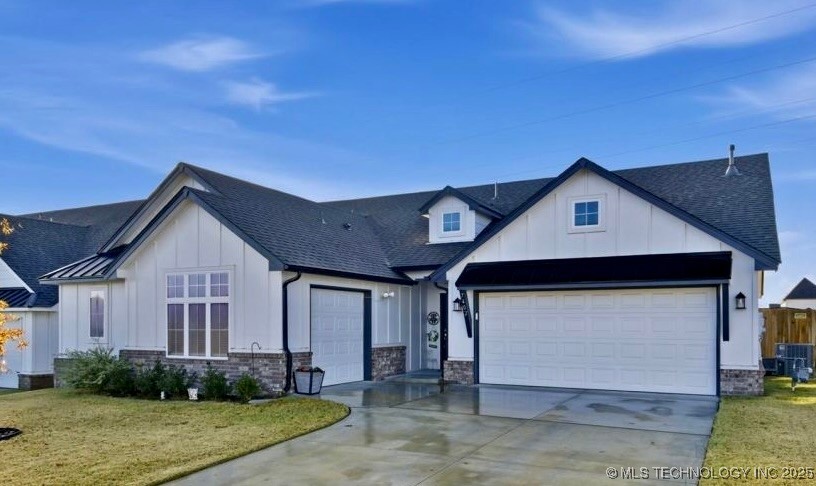 7402 E 89th Street N Property Photo 1