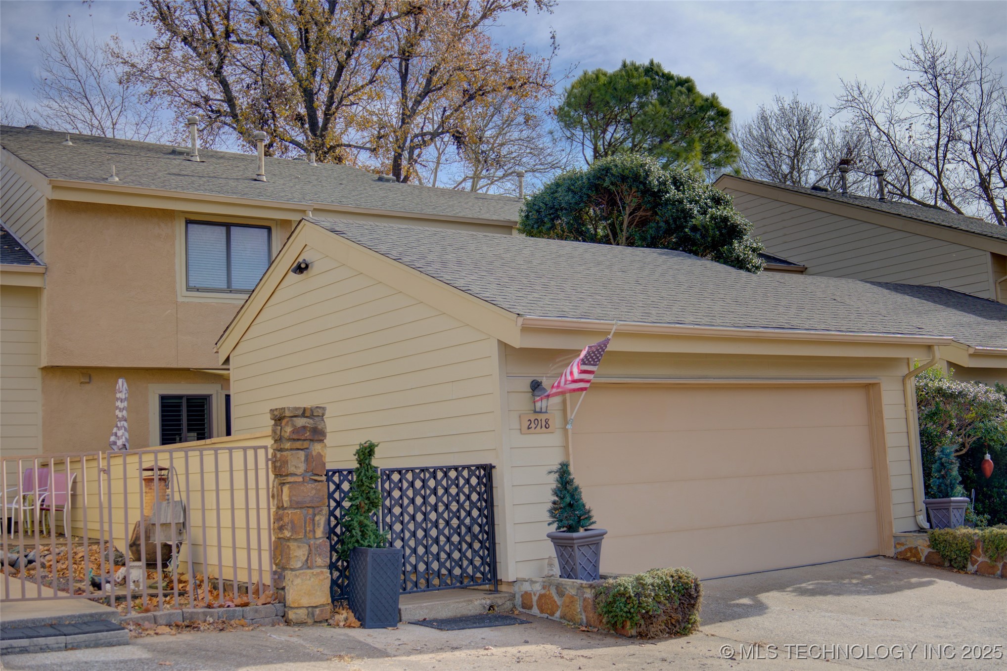 2918 E 84th Street 29 Property Photo 2