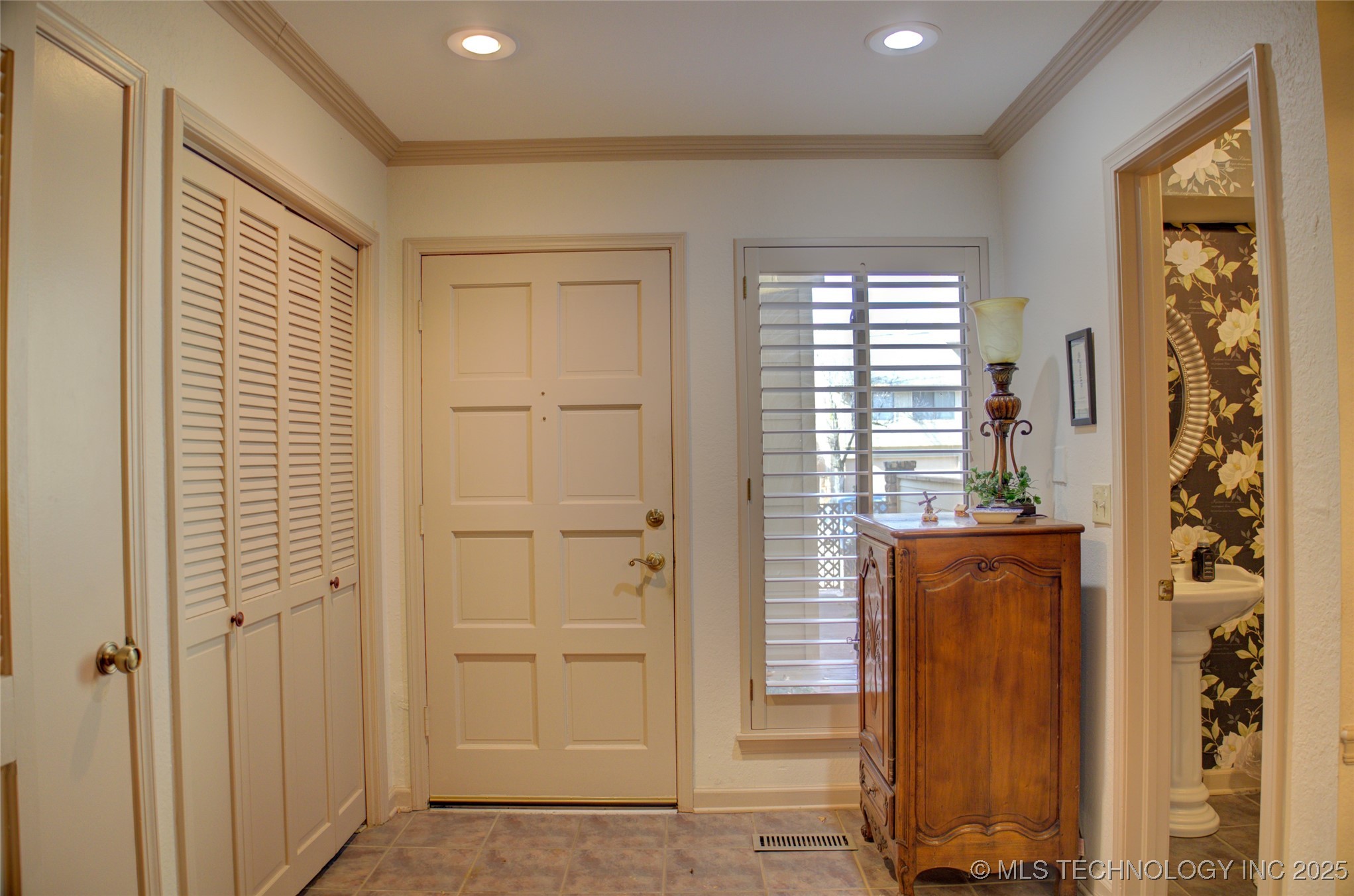 2918 E 84th Street 29 Property Photo 6