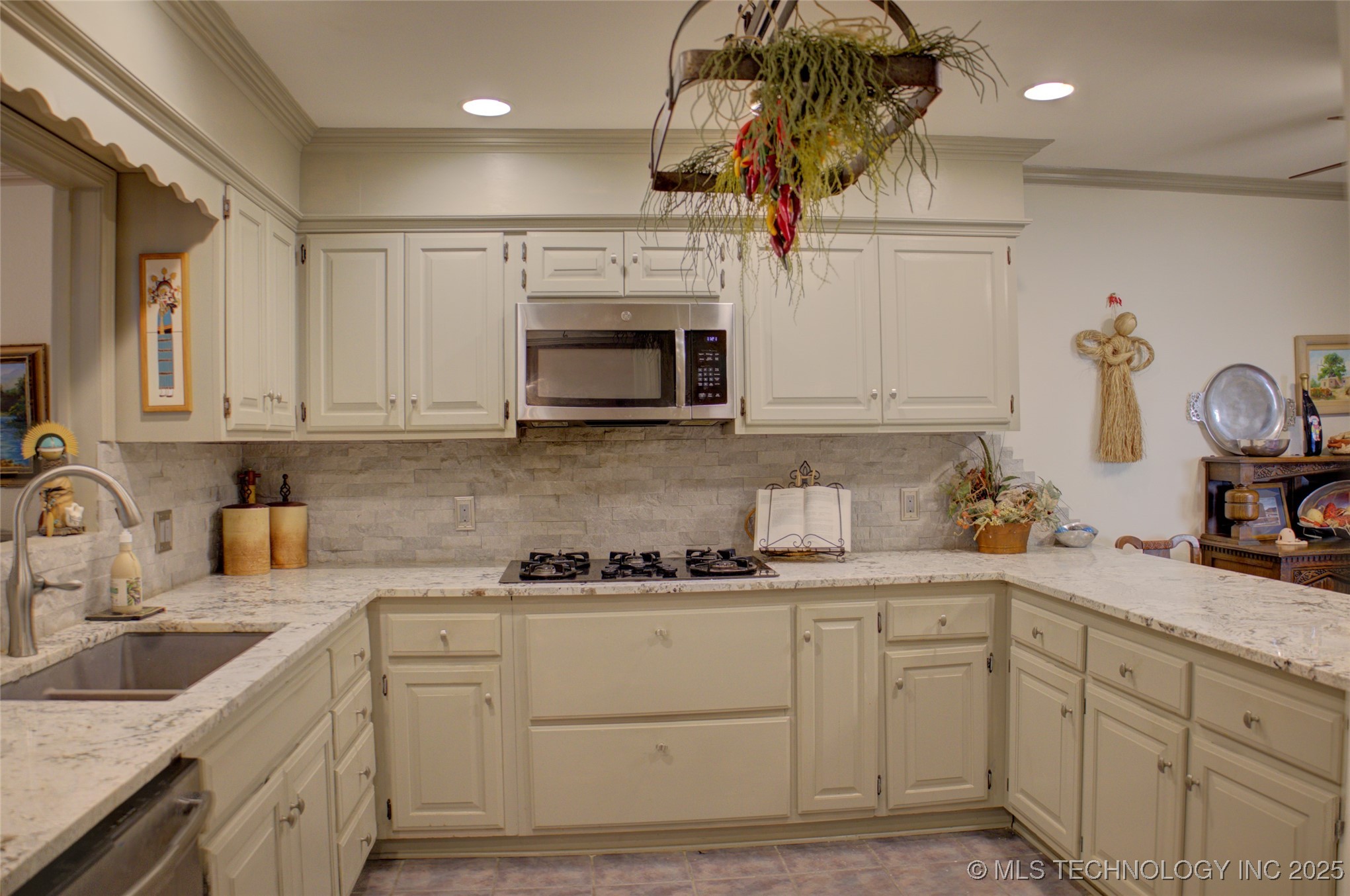 2918 E 84th Street 29 Property Photo 13