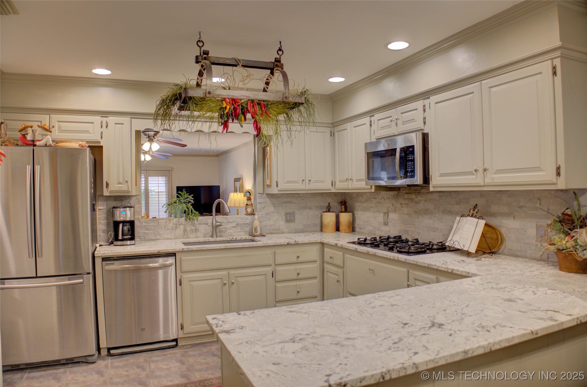 2918 E 84th Street 29 Property Photo 15