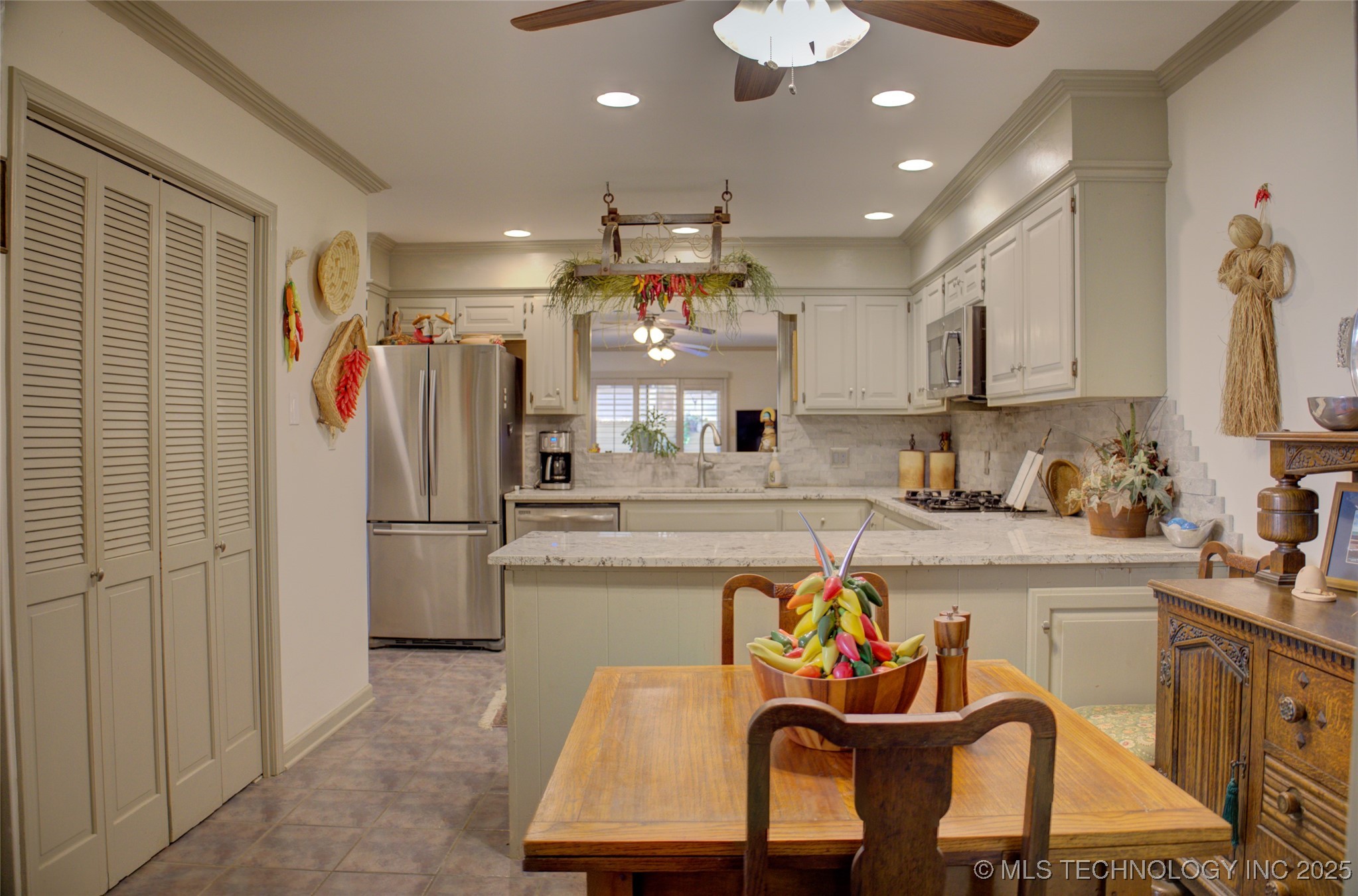 2918 E 84th Street 29 Property Photo 18