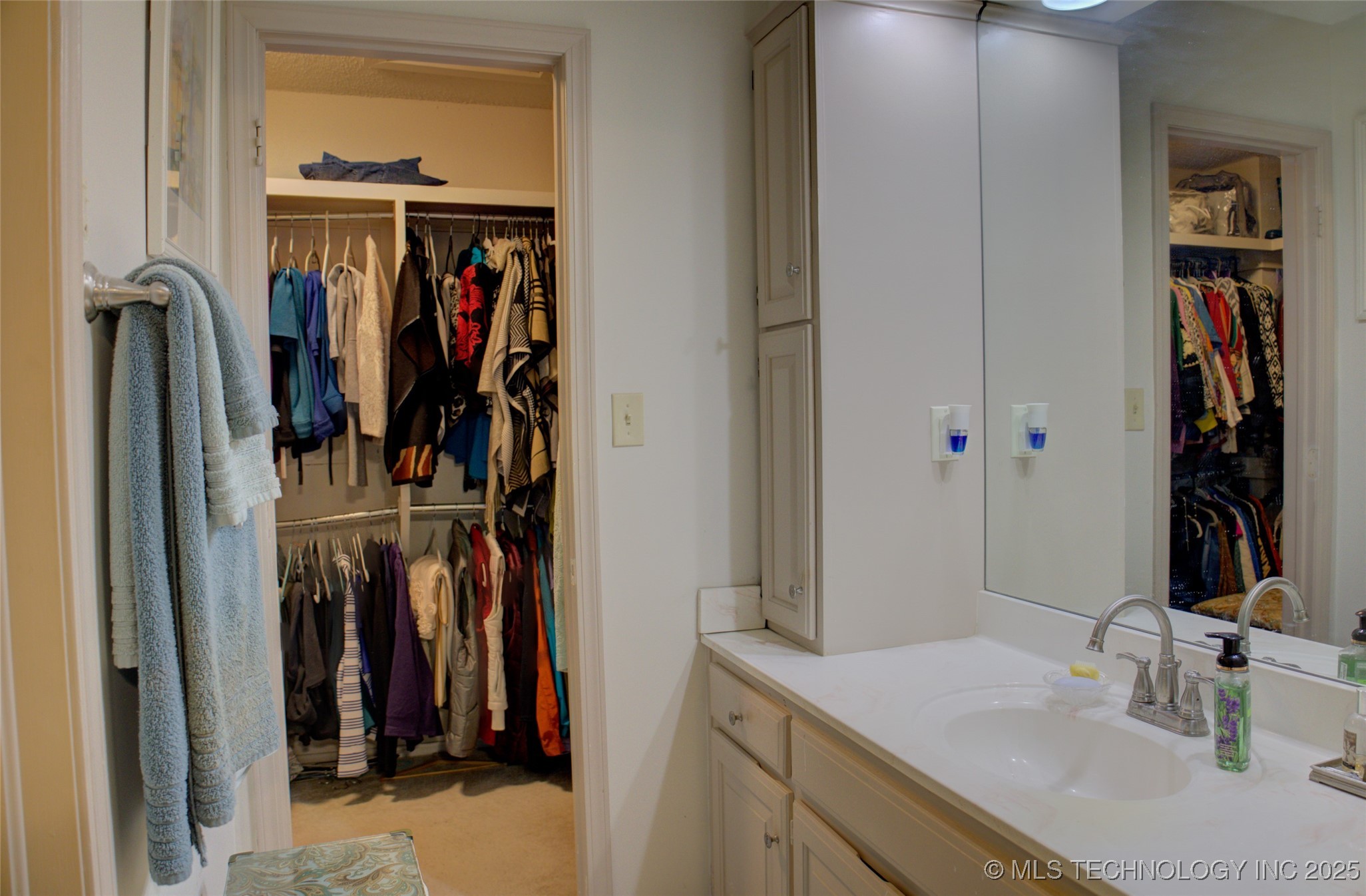 2918 E 84th Street 29 Property Photo 39