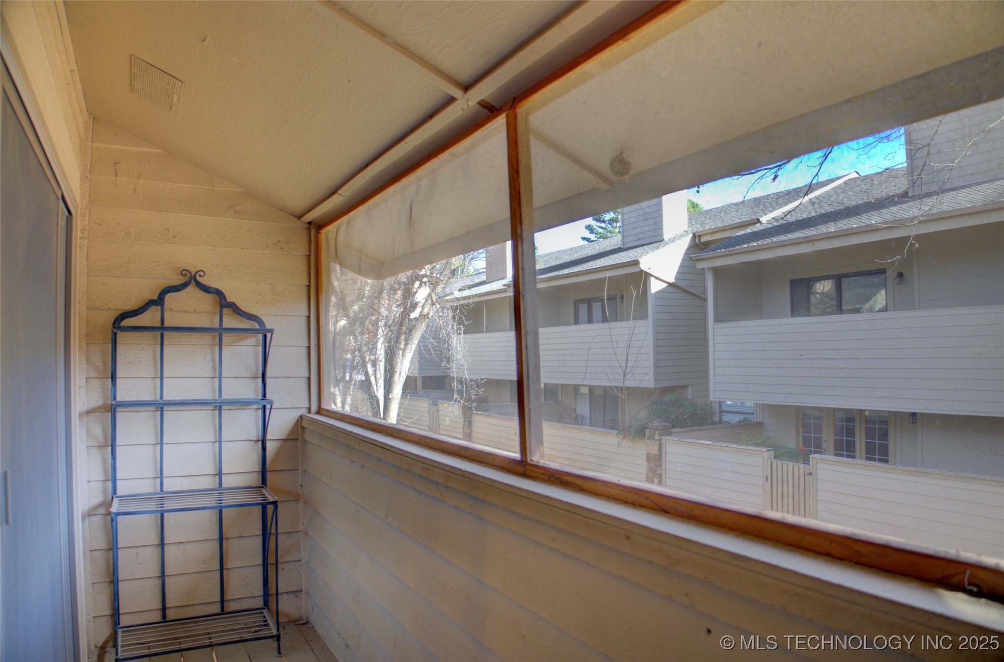 2918 E 84th Street 29 Property Photo 41