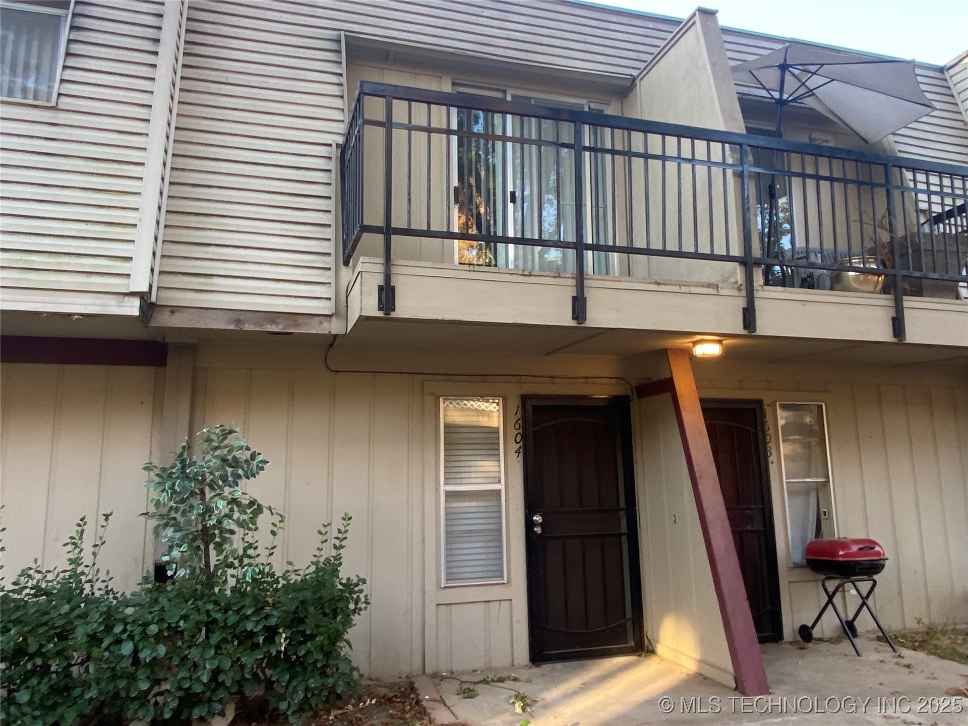 2208 E 66th Place 1604 Property Photo 1