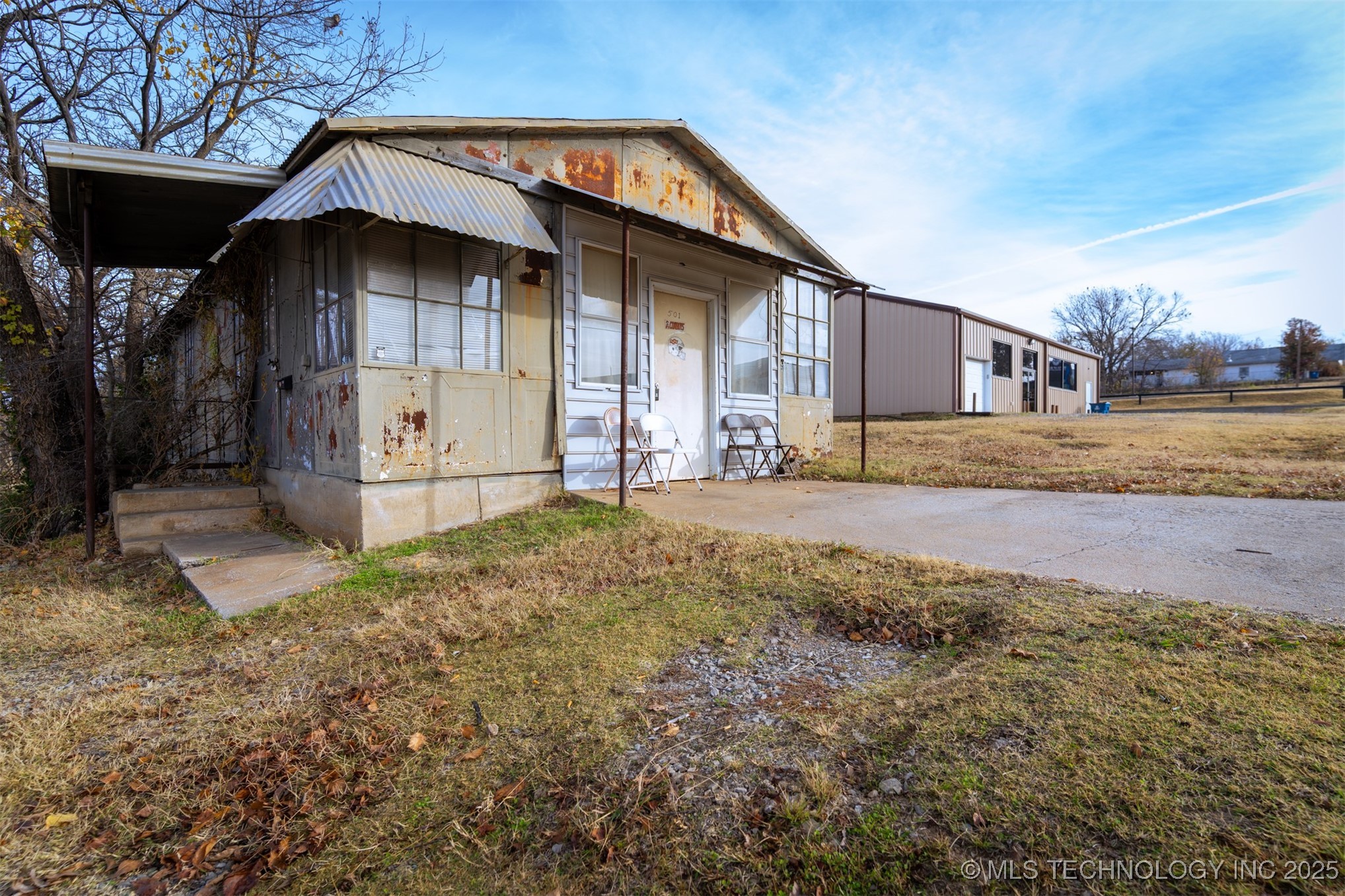 501 E Broadway Street Property Photo 1