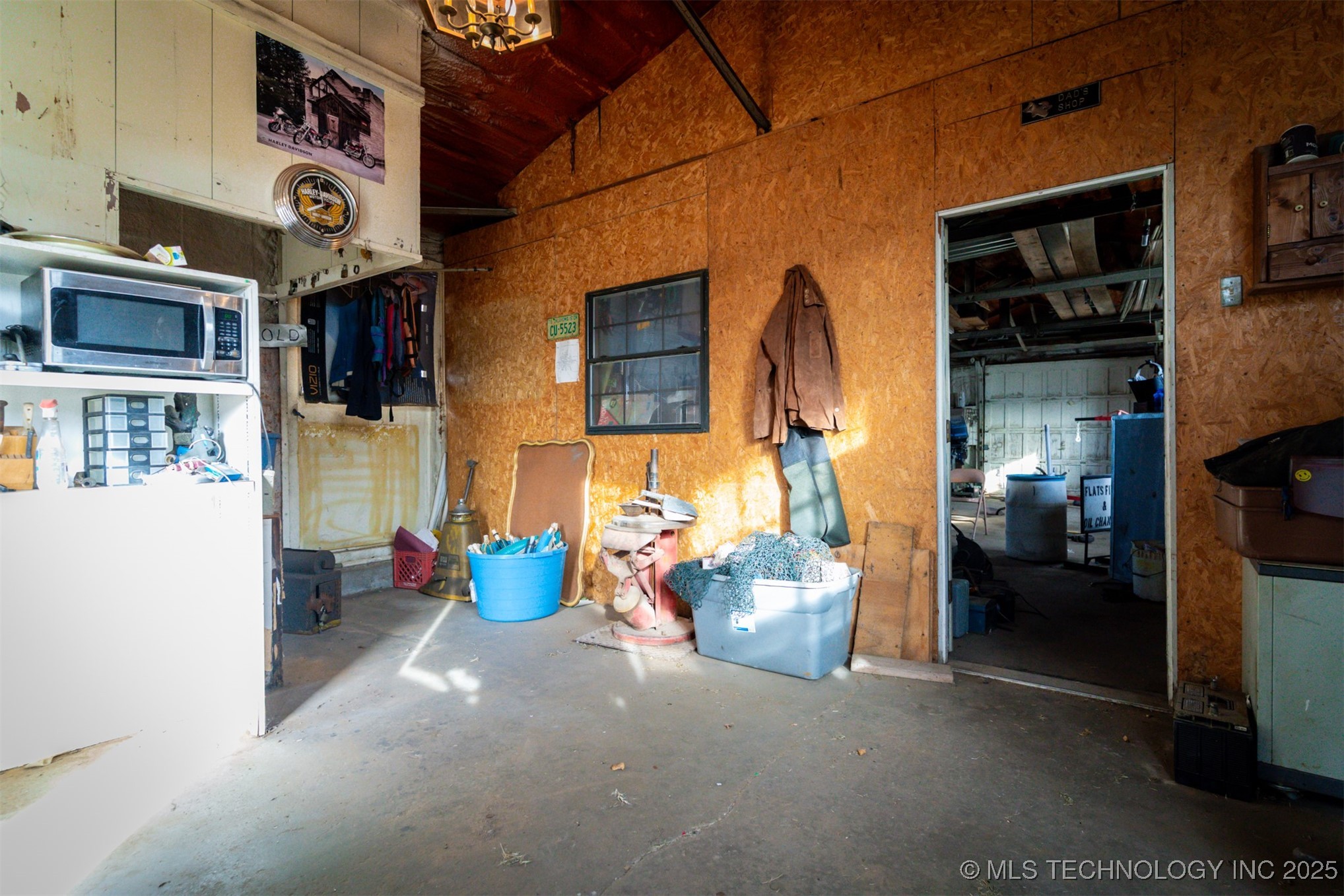 501 E Broadway Street Property Photo 6