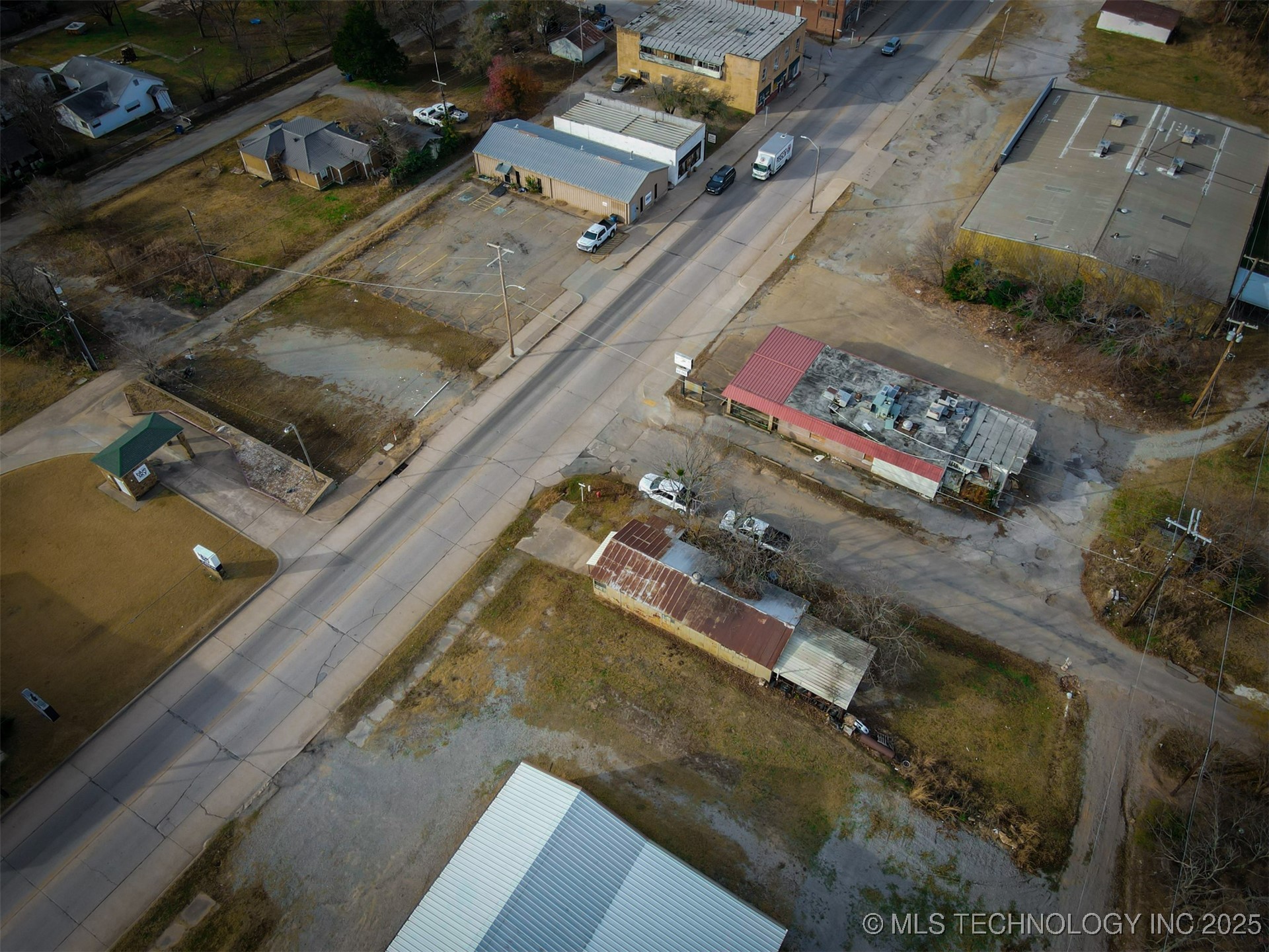 501 E Broadway Street Property Photo 8