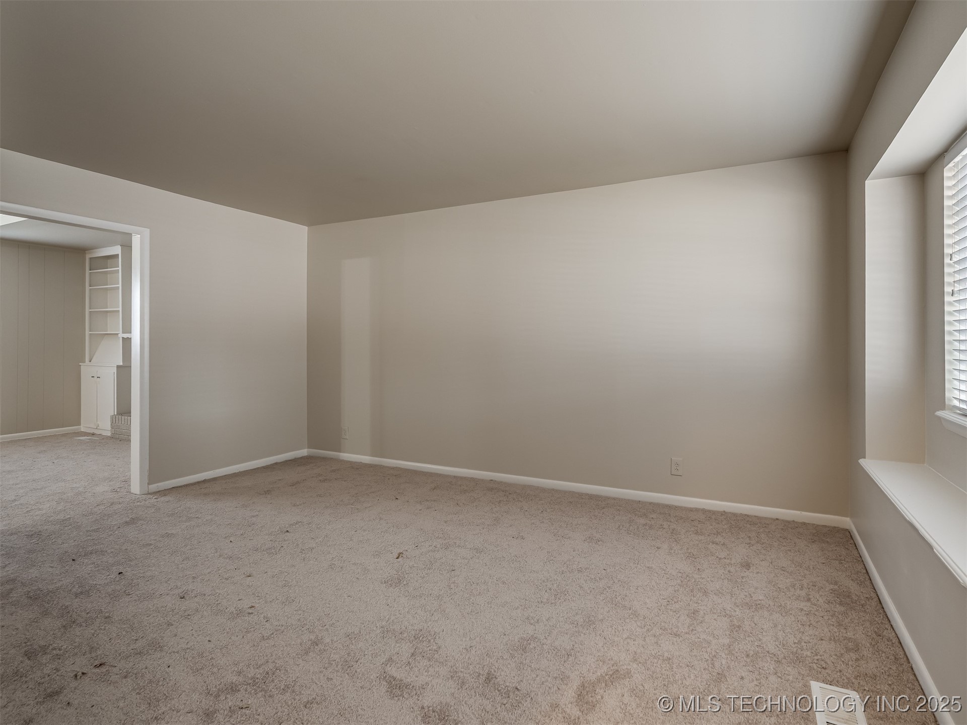 1737 E 56th Street Property Photo 8