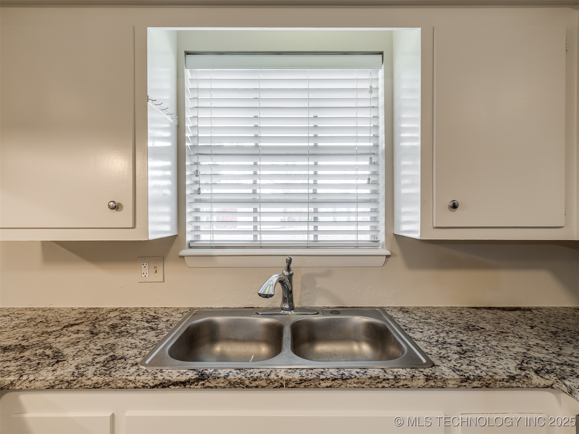 1737 E 56th Street Property Photo 24