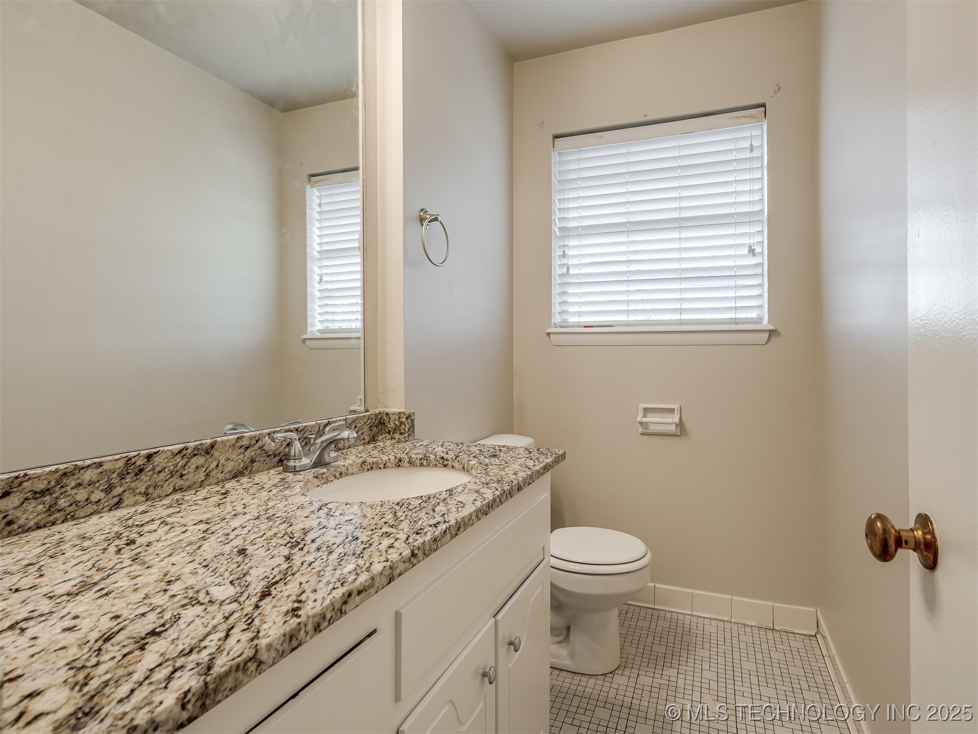 1737 E 56th Street Property Photo 28