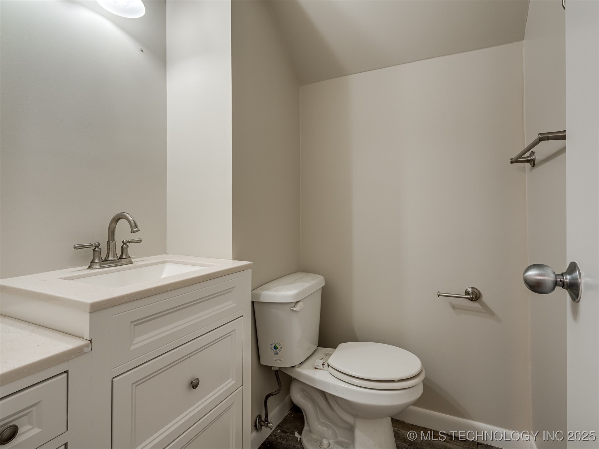 1737 E 56th Street Property Photo 35