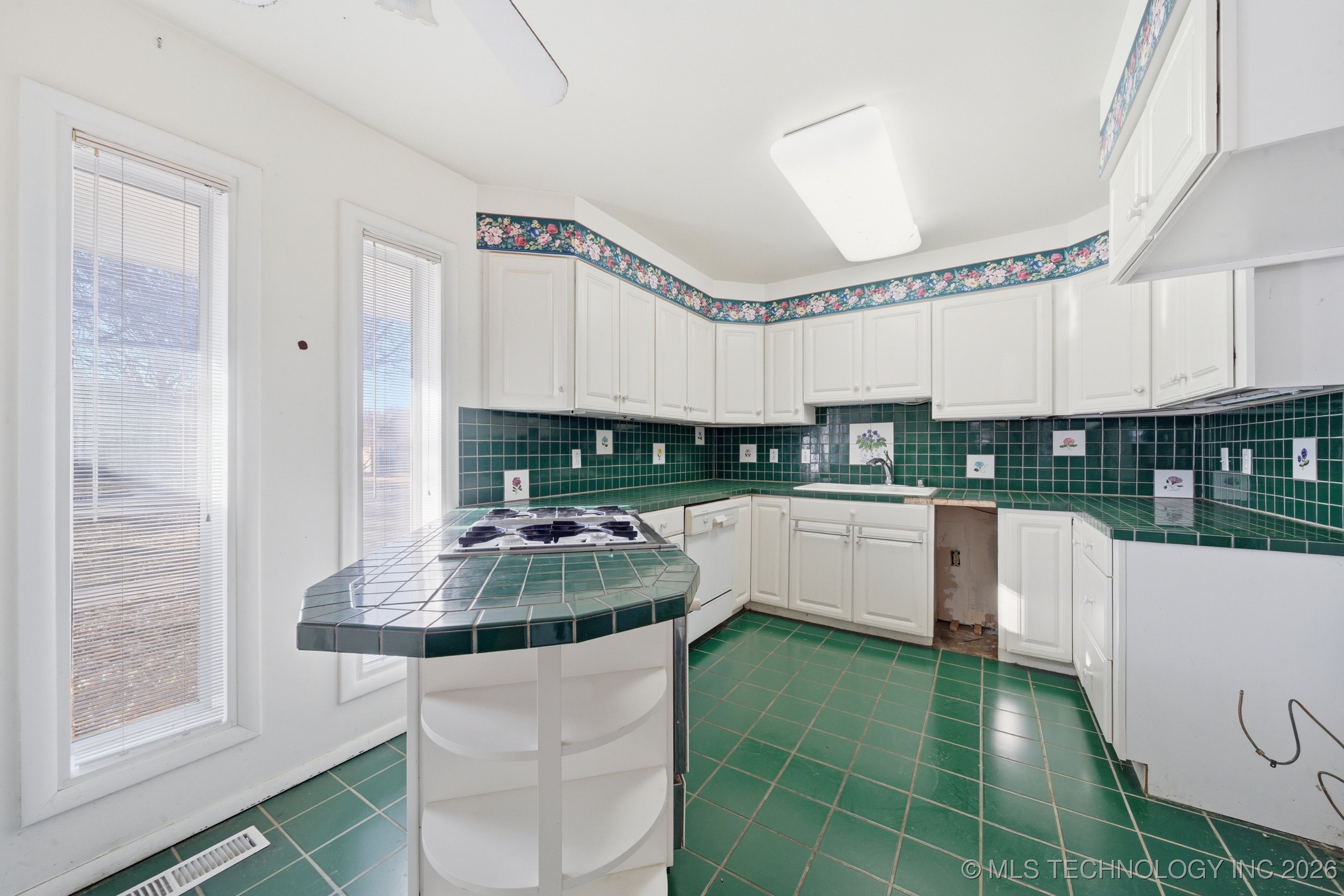 3749 E 48th Place Property Photo 4