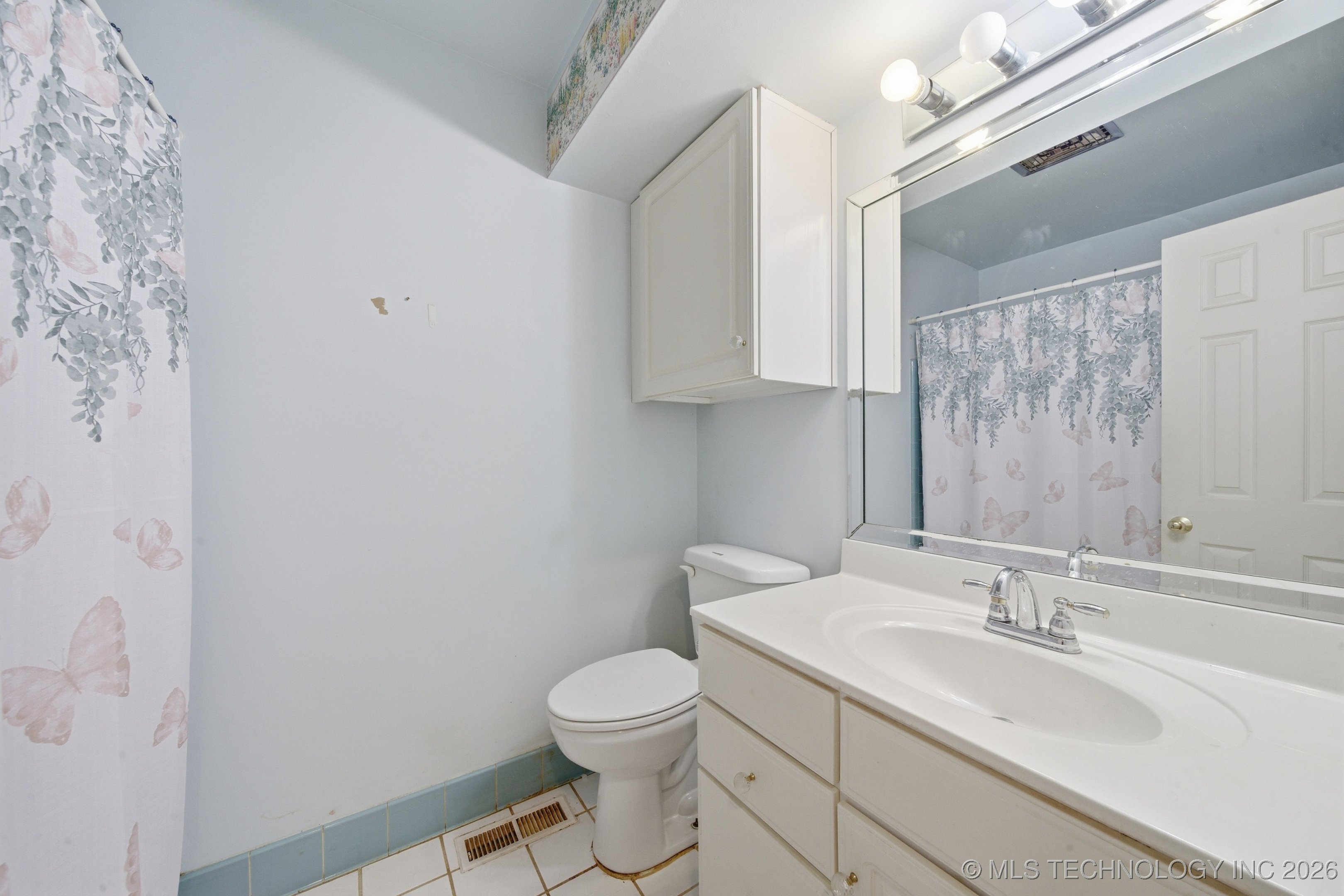 3749 E 48th Place Property Photo 5