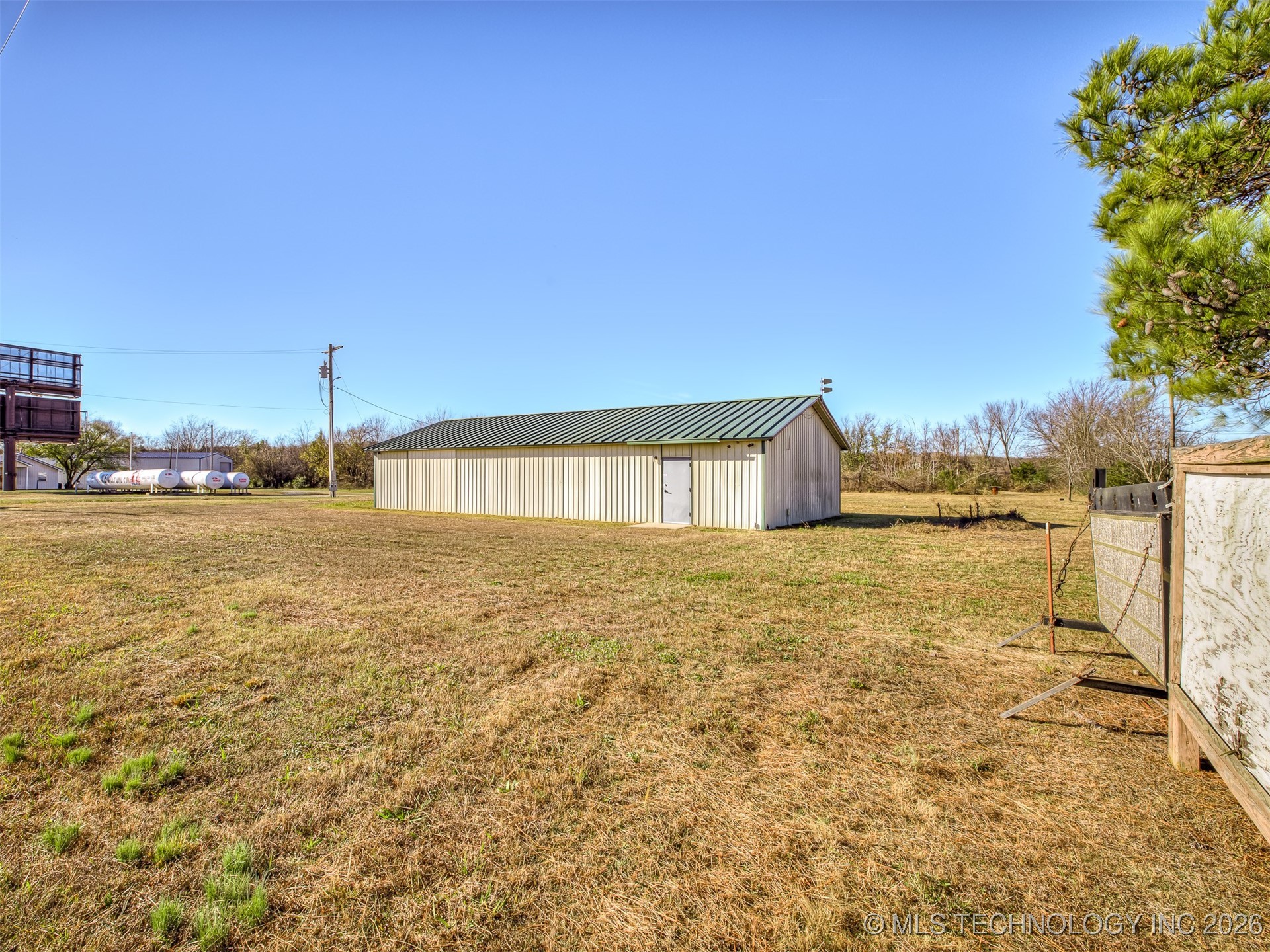 7121 S Cherokee Street Property Photo 25