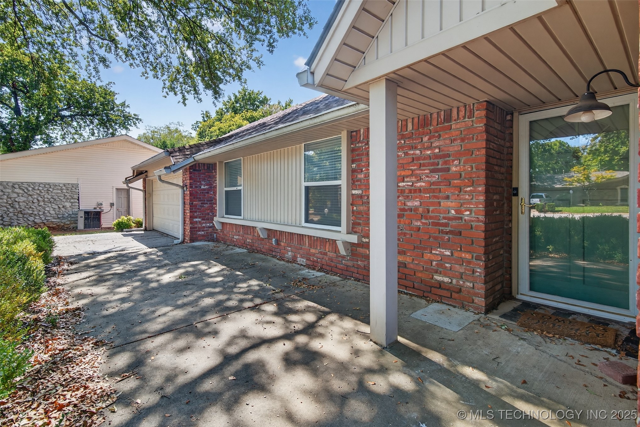 8308 S Indianapolis Place Property Photo 4