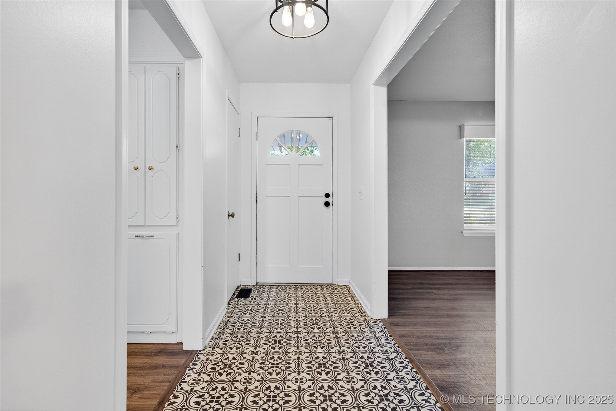 8308 S Indianapolis Place Property Photo 6