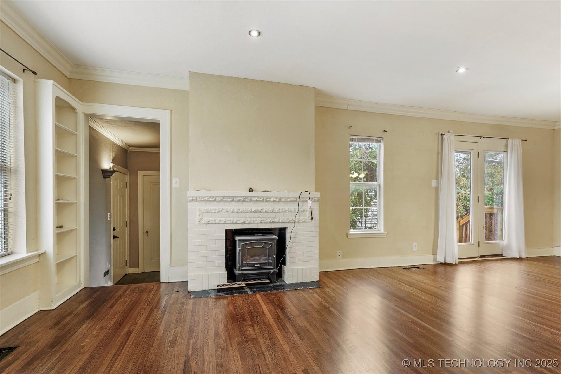 112 E Newton Street Property Photo 3