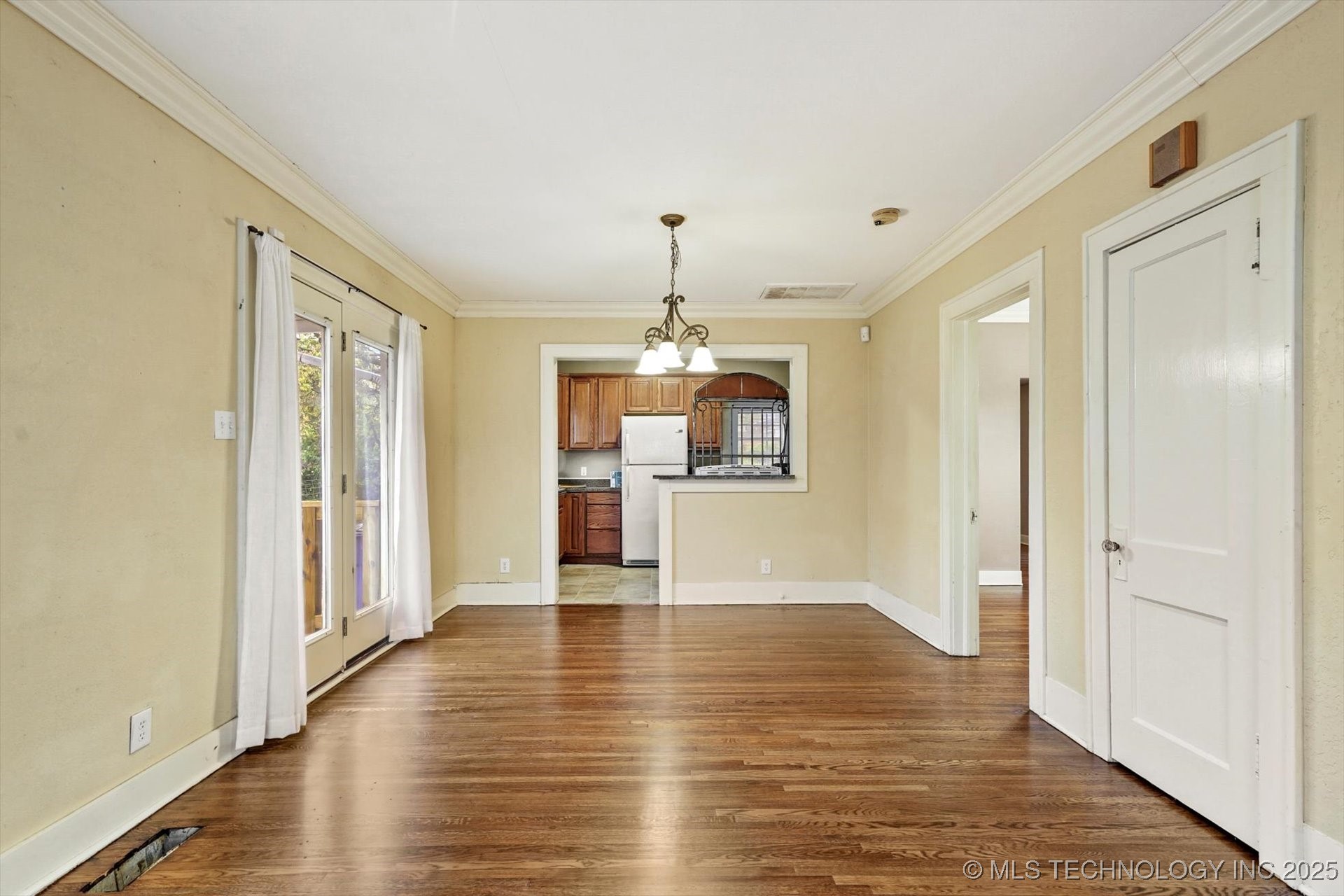 112 E Newton Street Property Photo 6