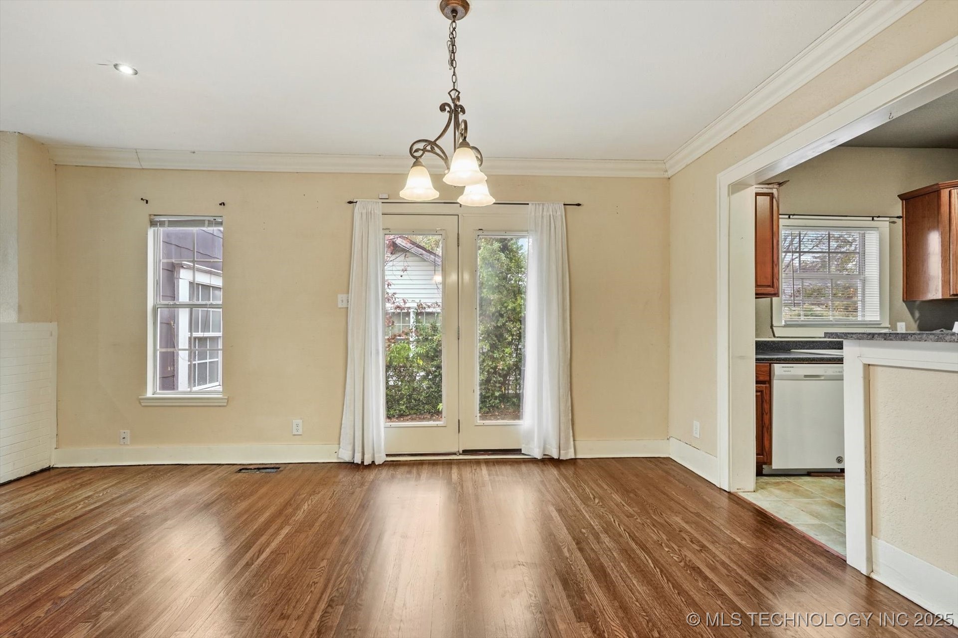 112 E Newton Street Property Photo 7