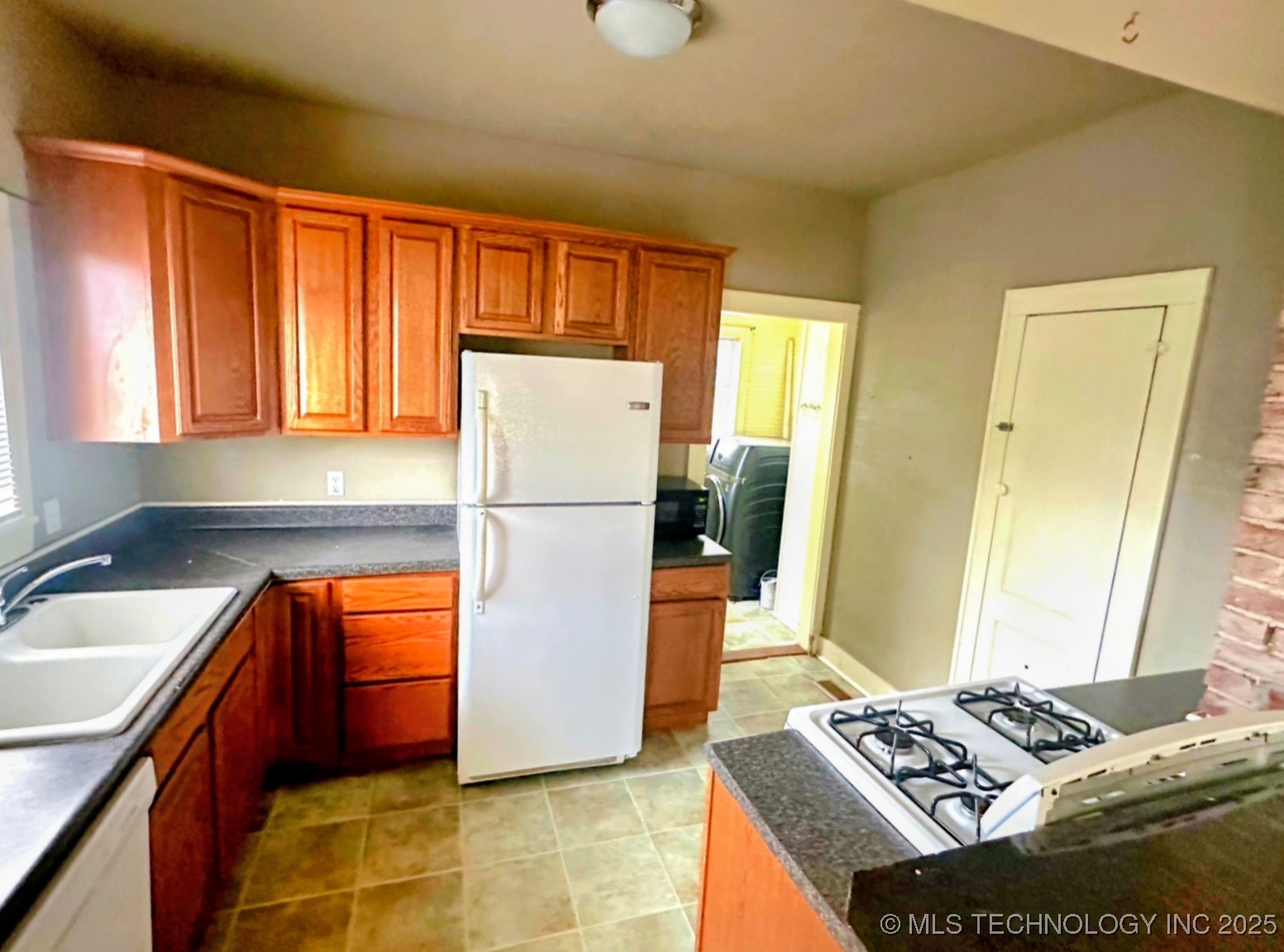 112 E Newton Street Property Photo 8