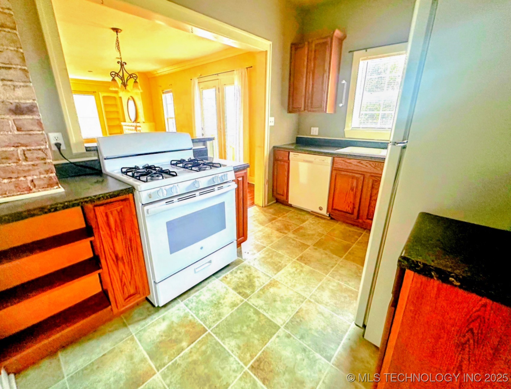 112 E Newton Street Property Photo 9