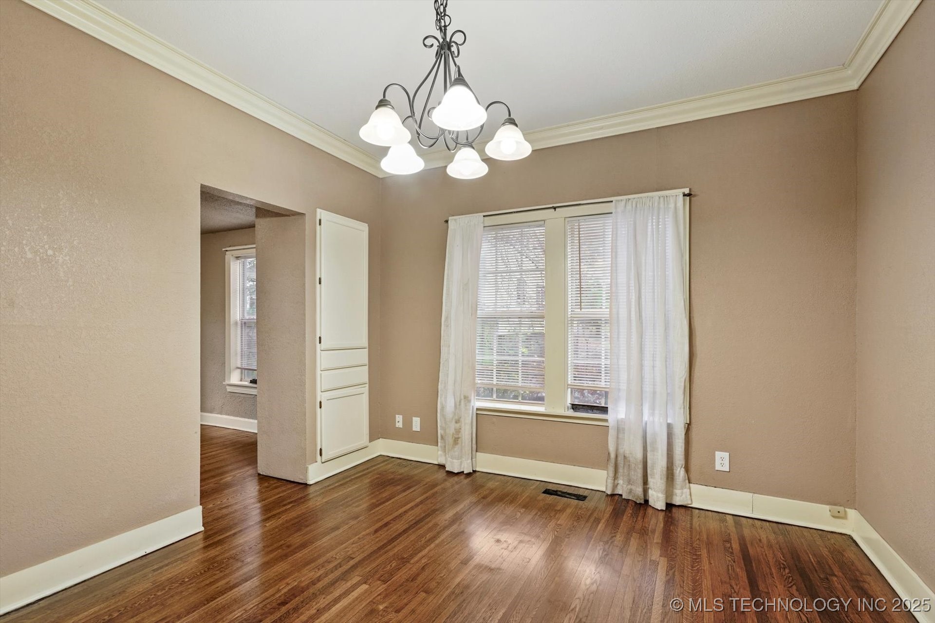 112 E Newton Street Property Photo 16