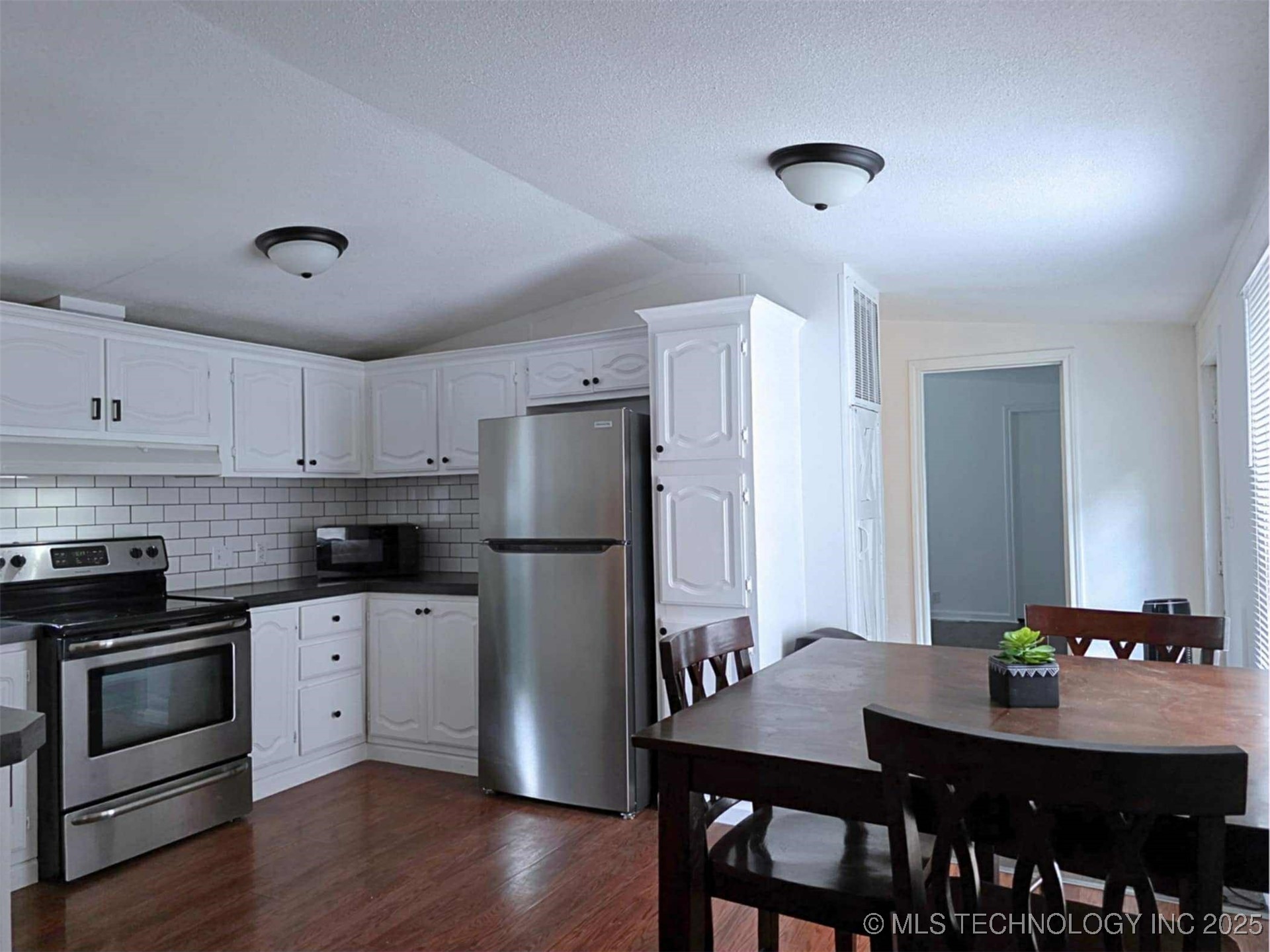 510 1st Street Property Photo 5