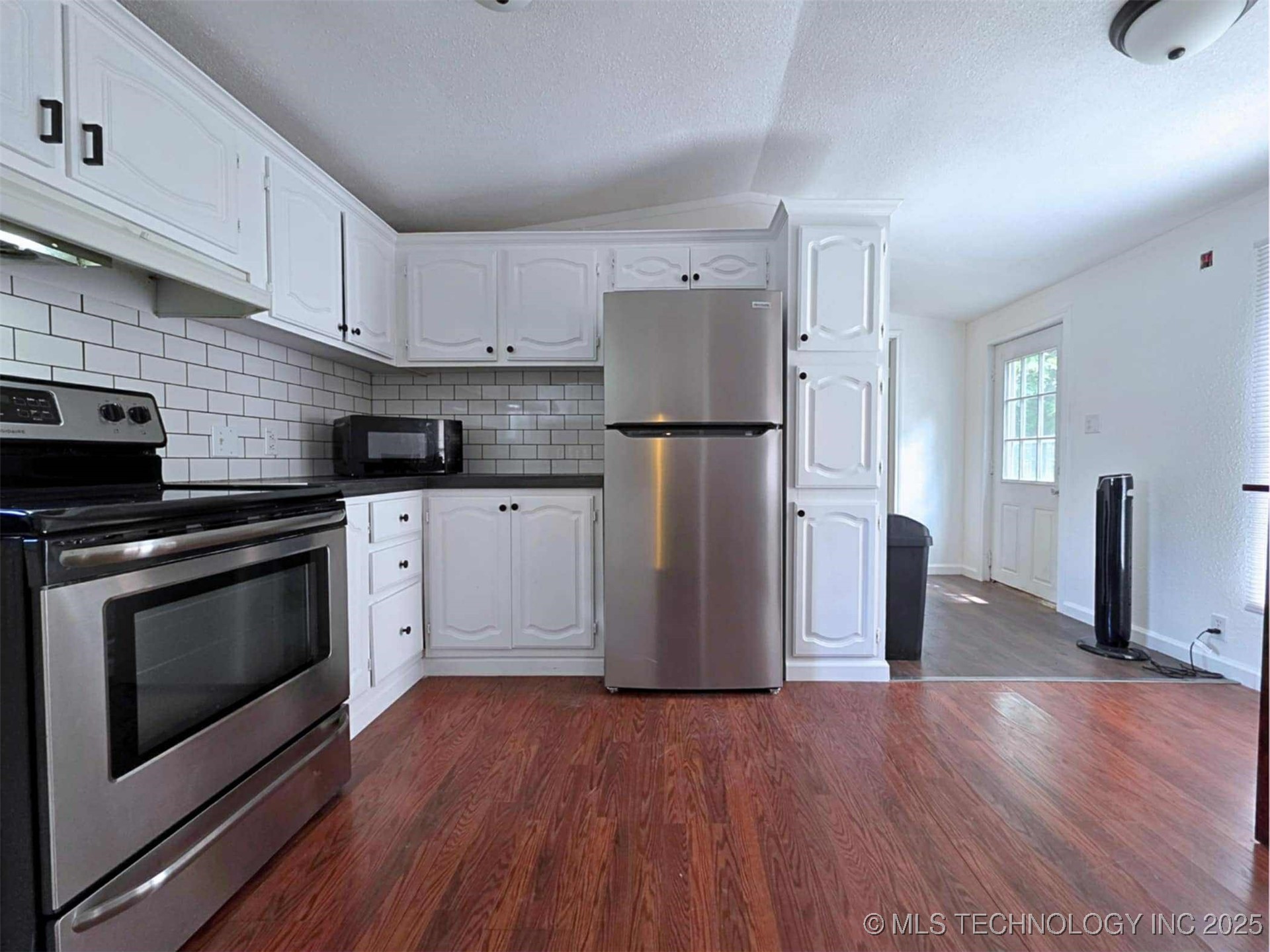 510 1st Street Property Photo 7