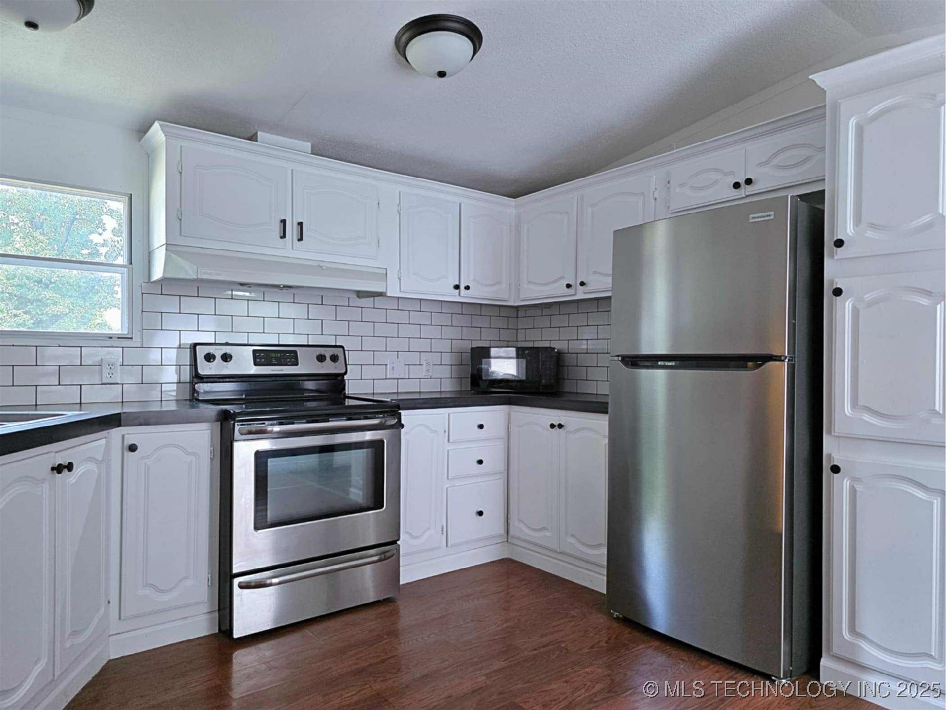 510 1st Street Property Photo 8