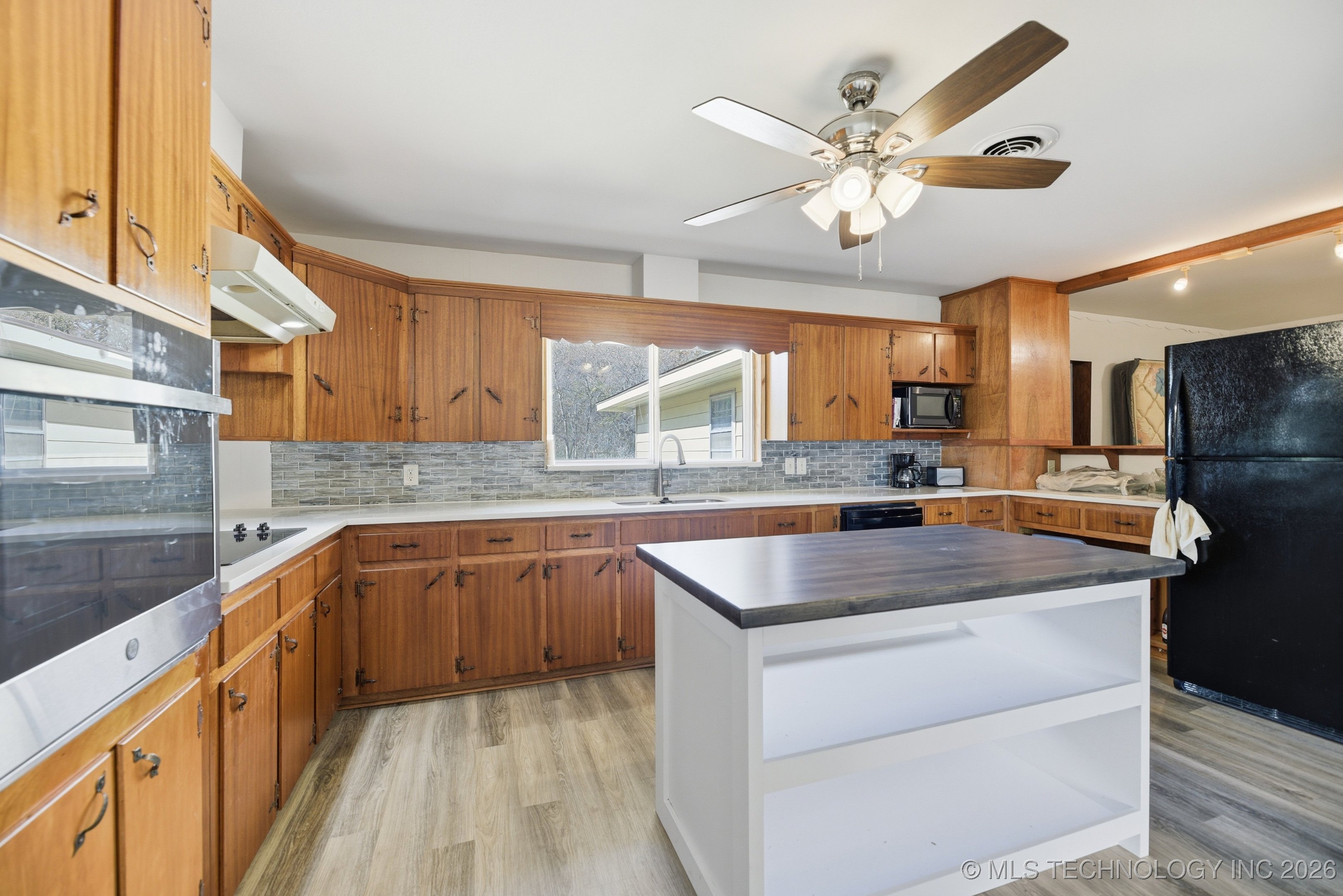 2600 S Hickory Street Property Photo 9