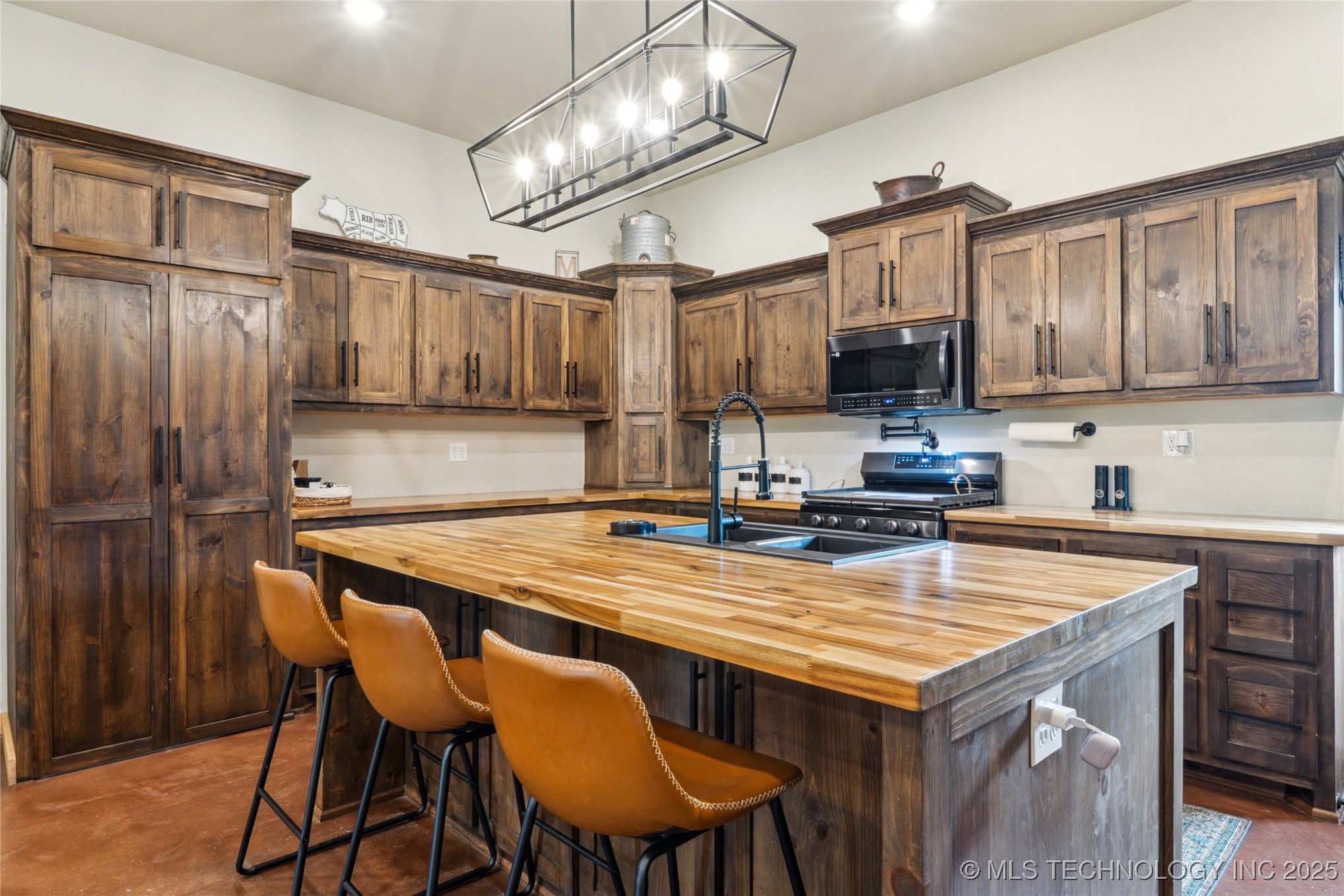 17784 S 210 Road Property Photo 9