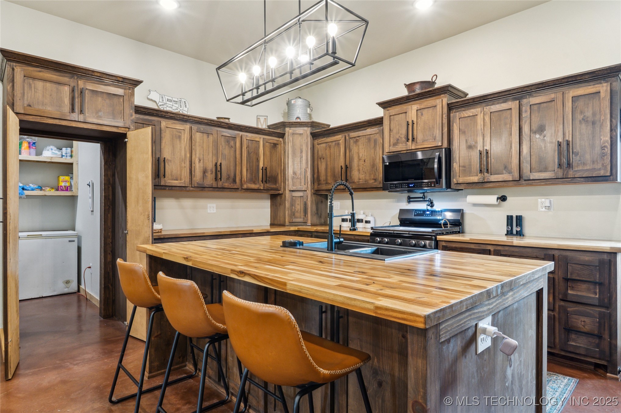 17784 S 210 Road Property Photo 10