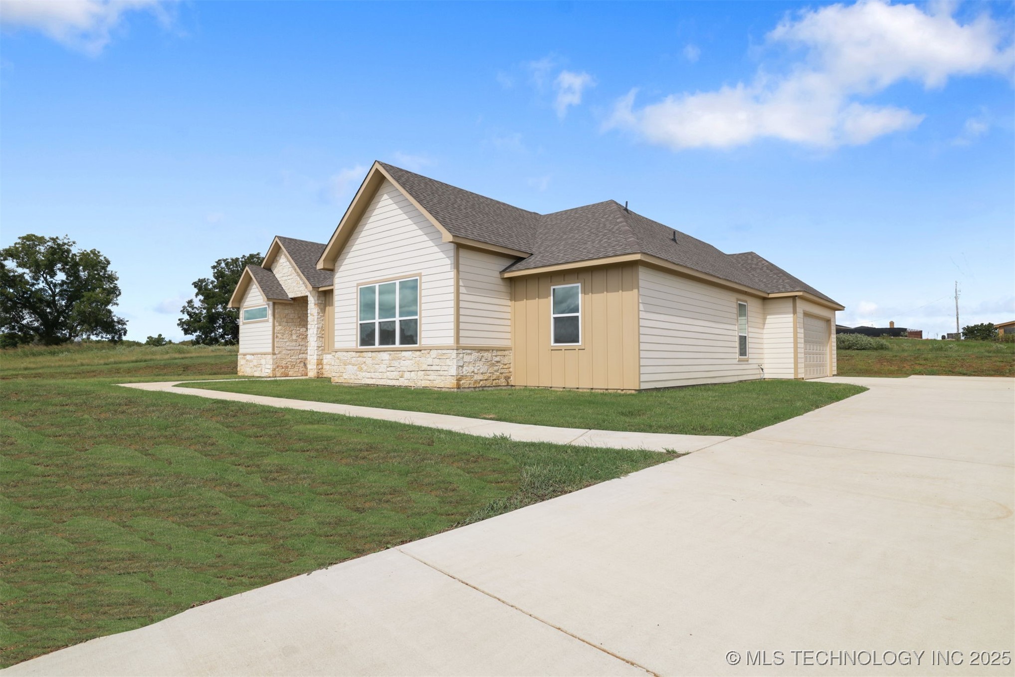 211 Vaughn Lane Property Photo 2