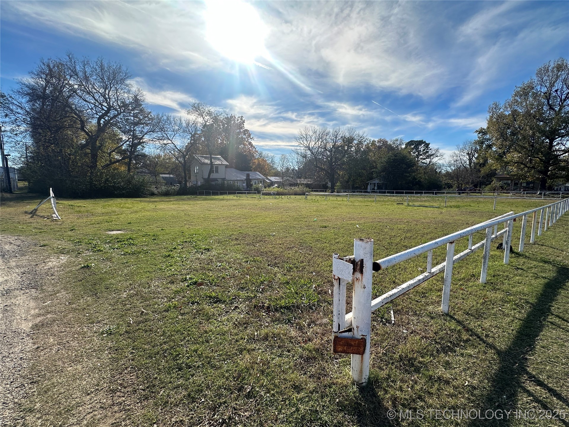 806 E 13th Street Property Photo 2