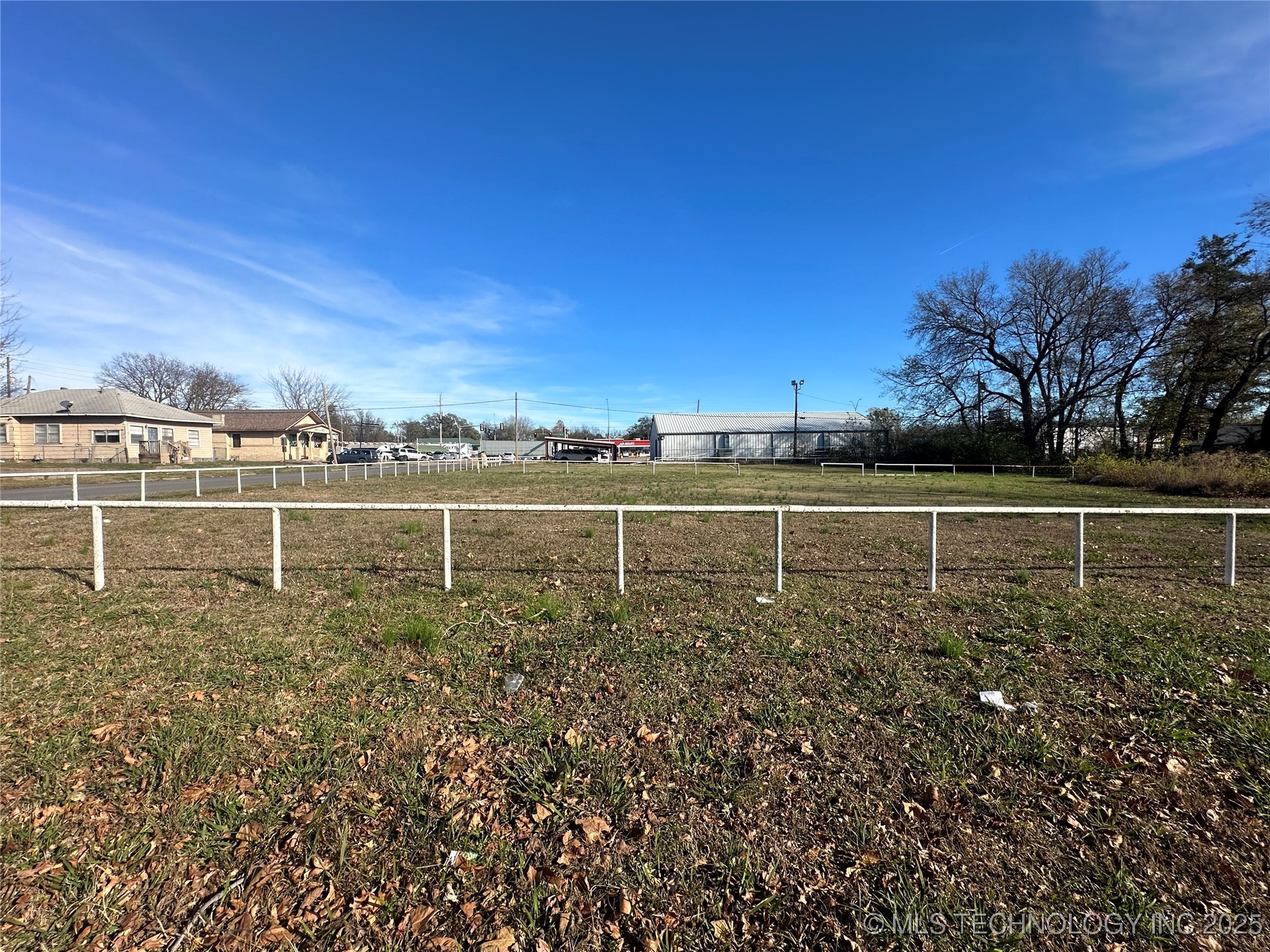 806 E 13th Street Property Photo 4