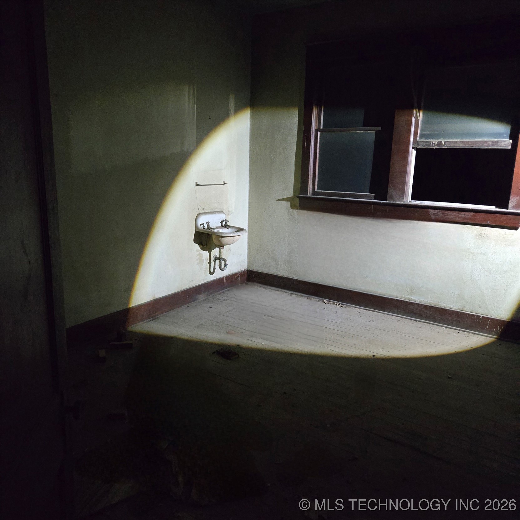 523 E 6th Street Property Photo 5