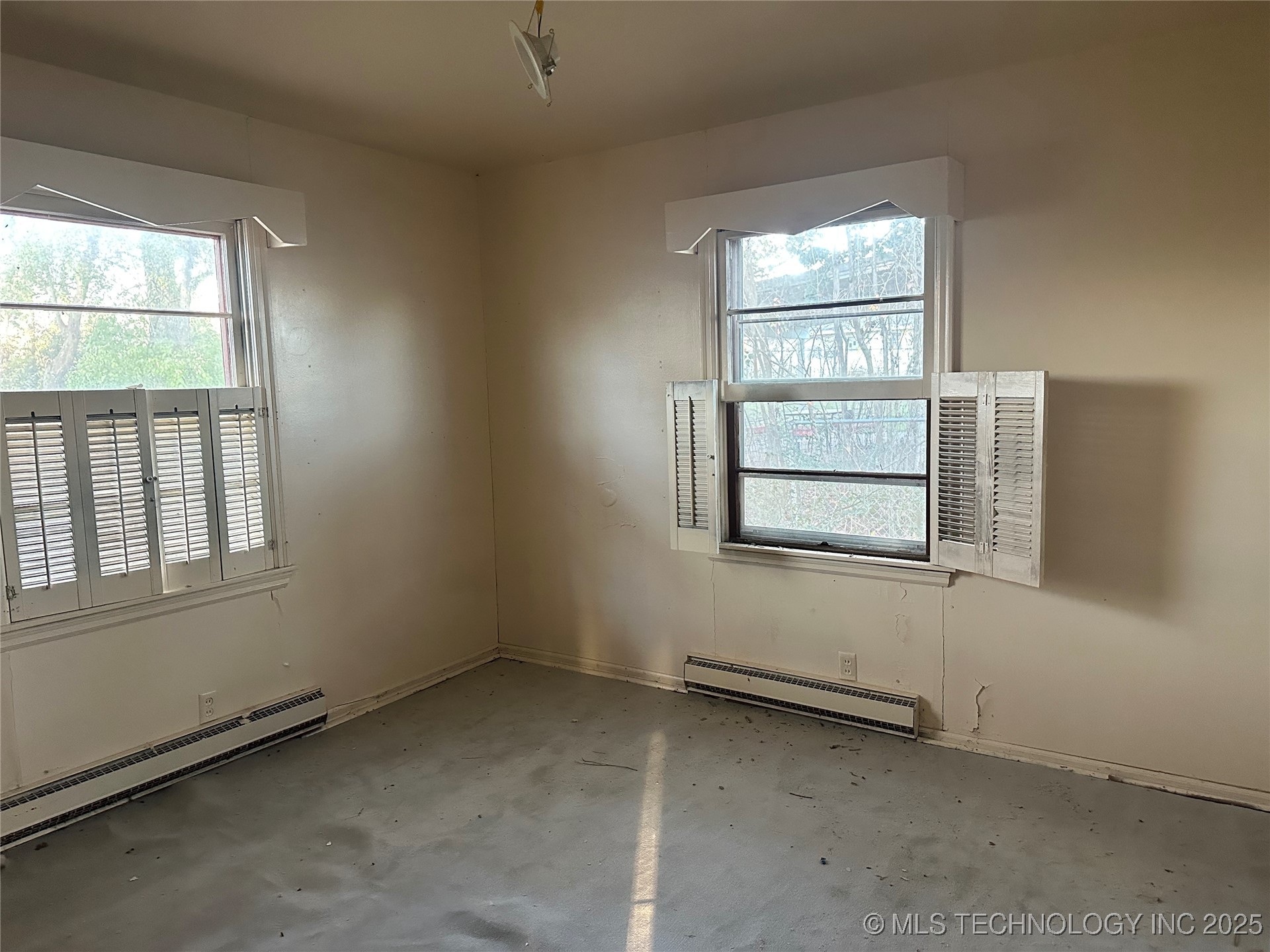 1725 E Elm Lane Property Photo 6