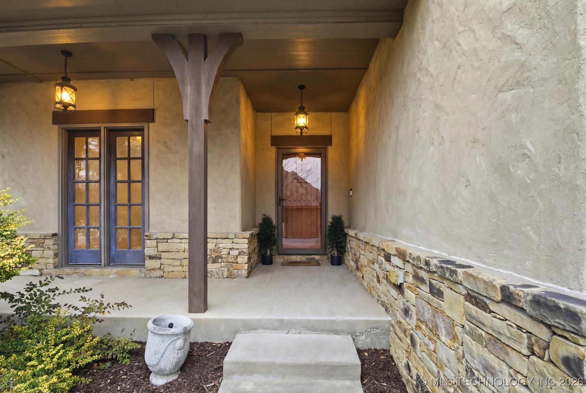 2317 E 138th Street S Property Photo 2