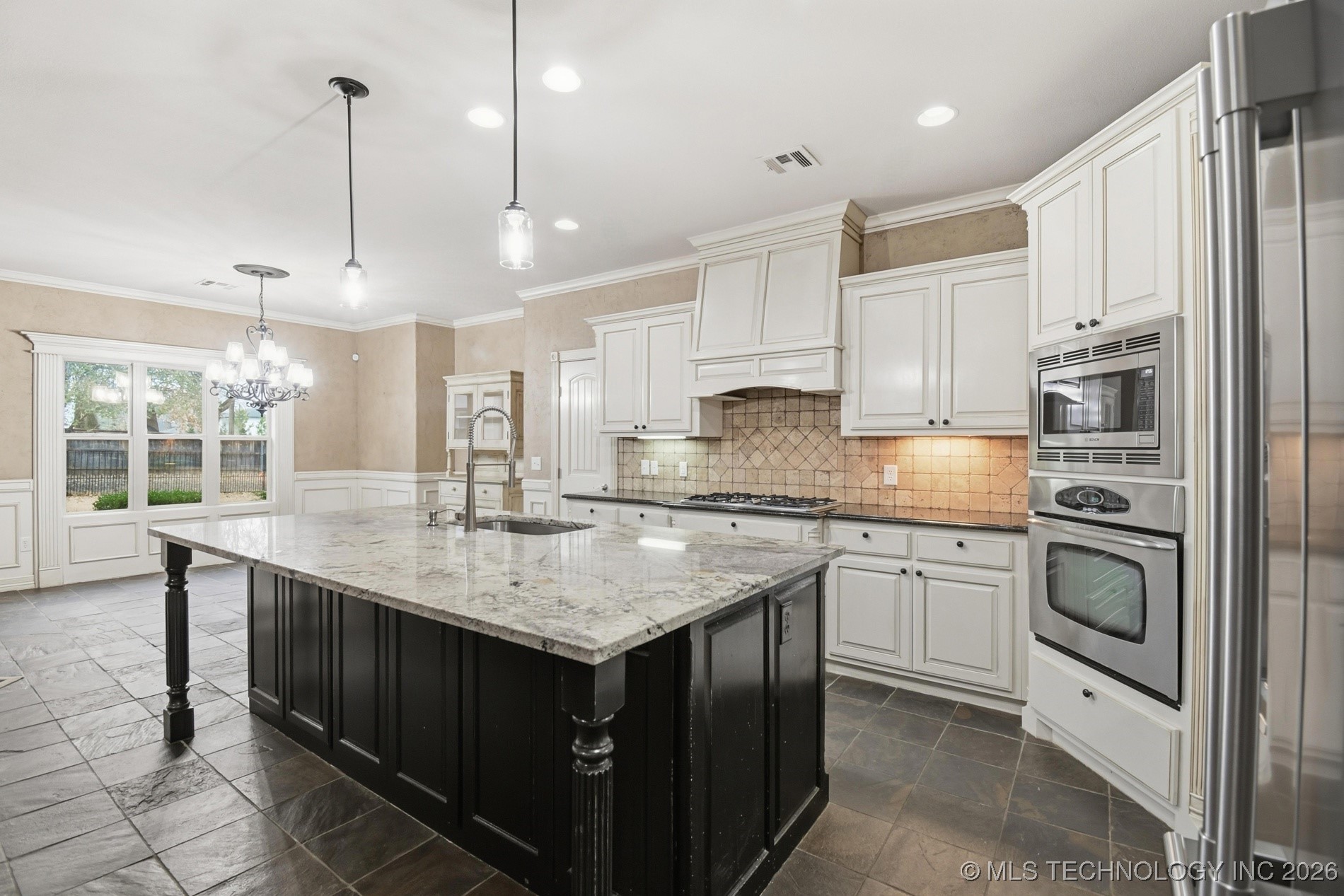 2317 E 138th Street S Property Photo 3