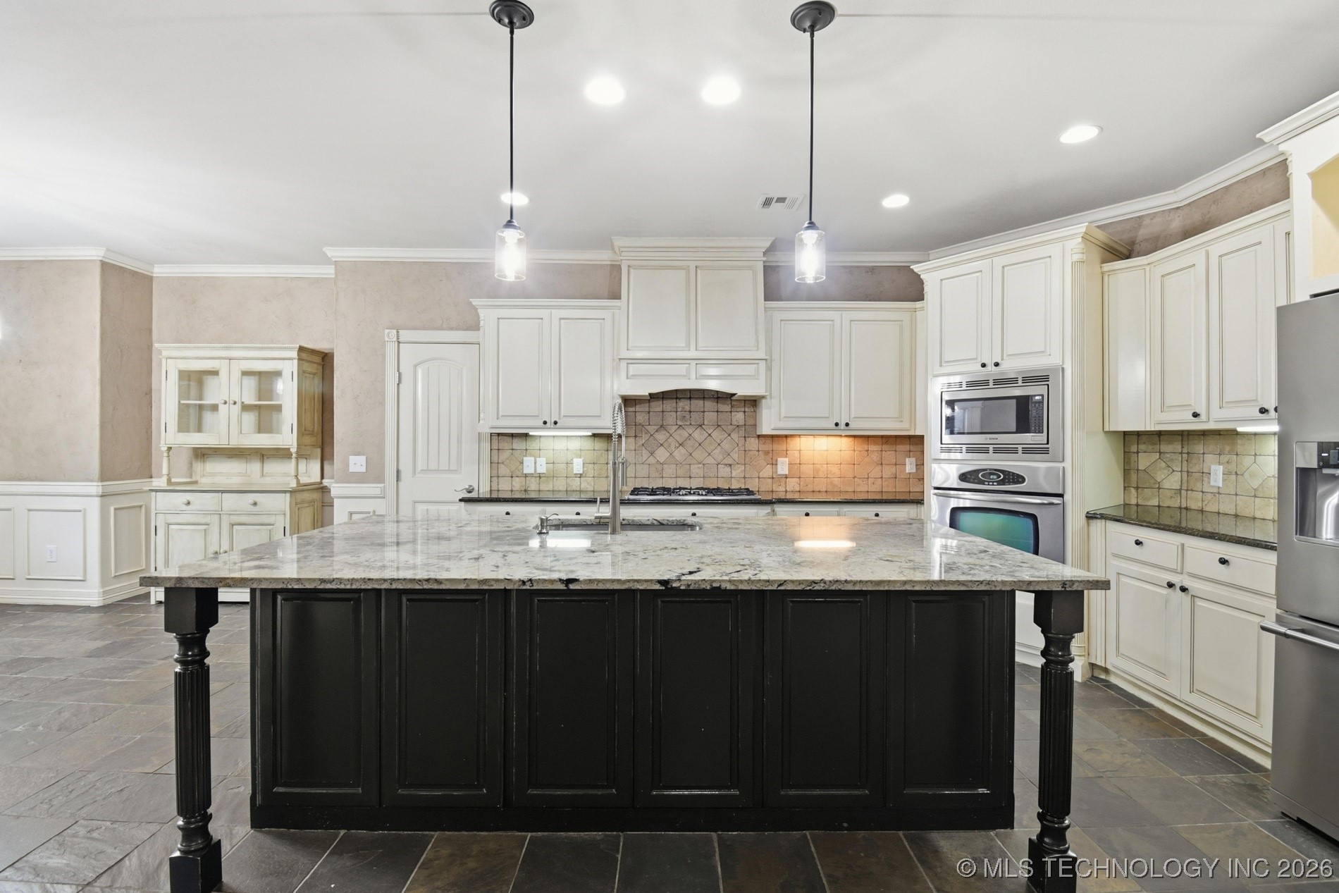 2317 E 138th Street S Property Photo 4