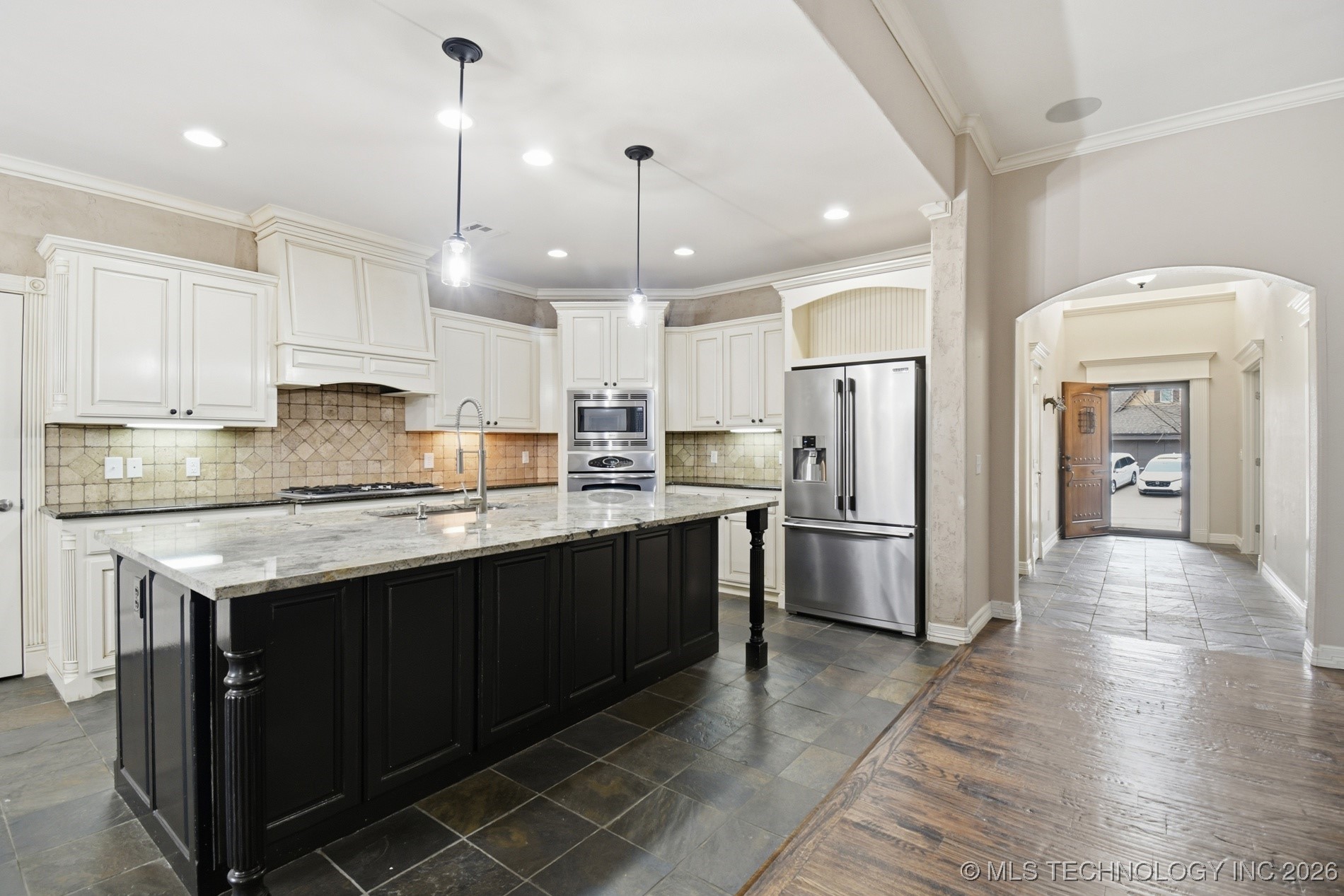 2317 E 138th Street S Property Photo 5