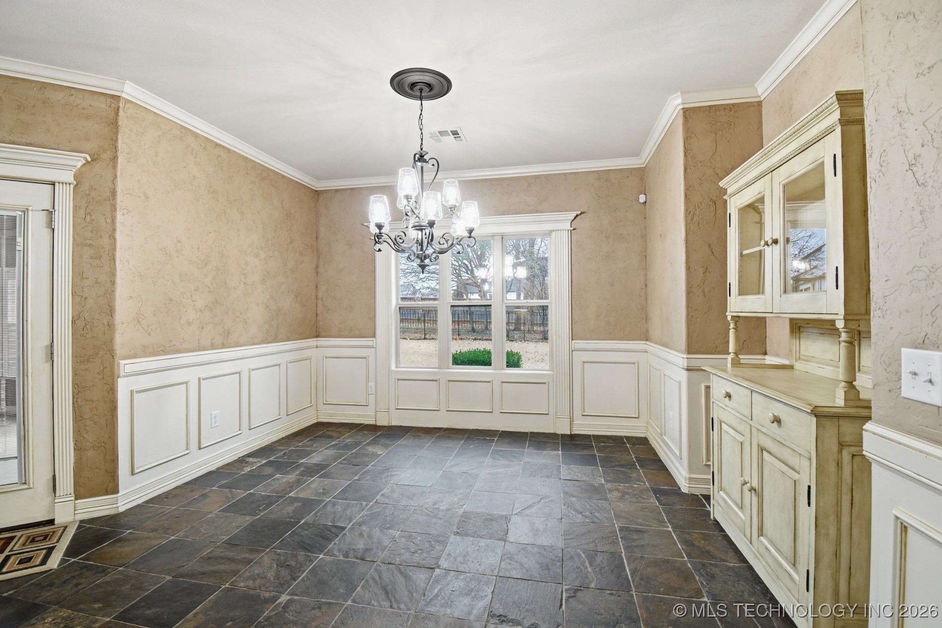 2317 E 138th Street S Property Photo 12