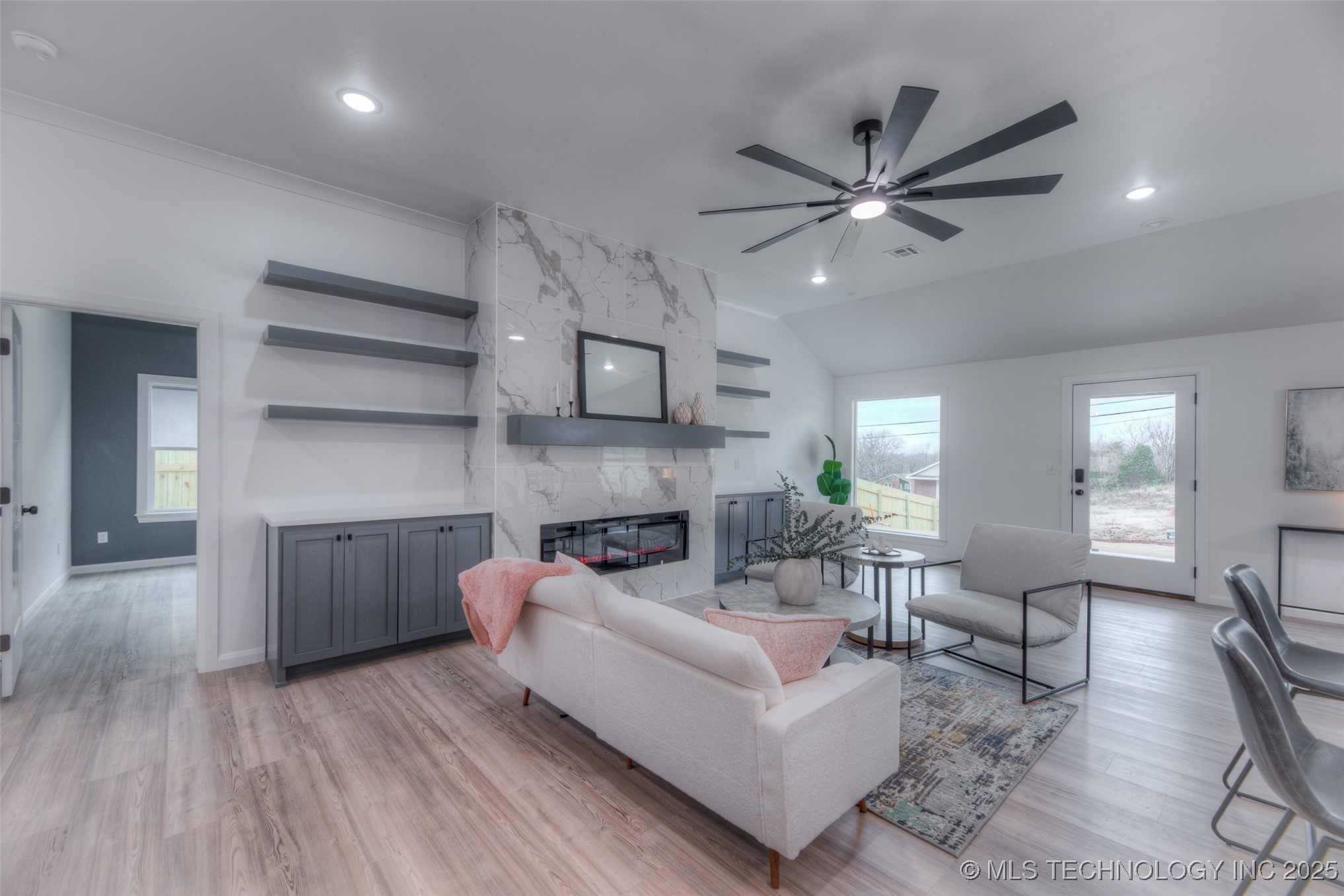 718 N 10th Street Property Photo 3