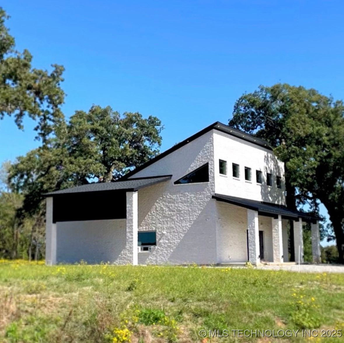 11106 Rogers Road Property Photo 2