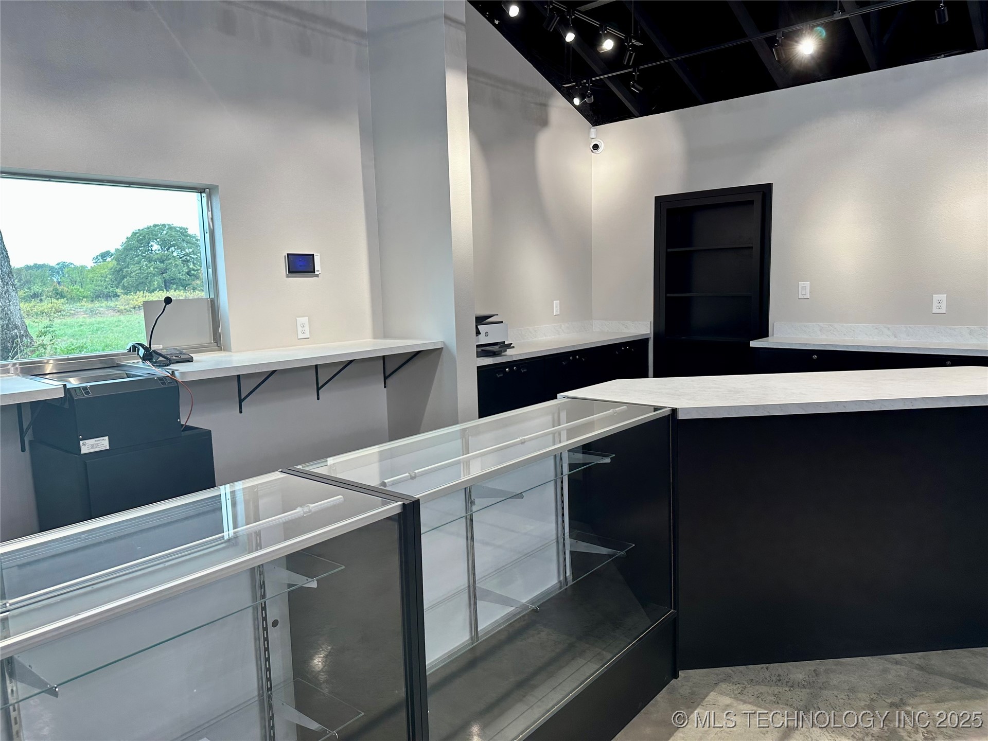 11106 Rogers Road Property Photo 7