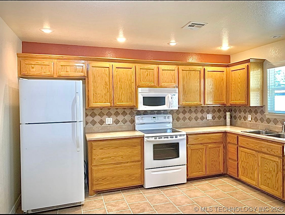 360 E Harrison Property Photo 7