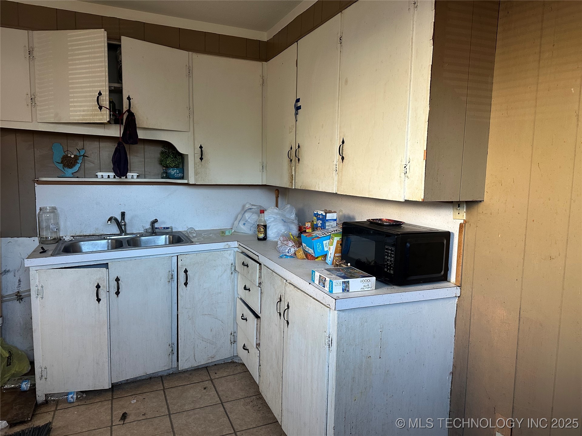 1730 E 11th Street Property Photo 3