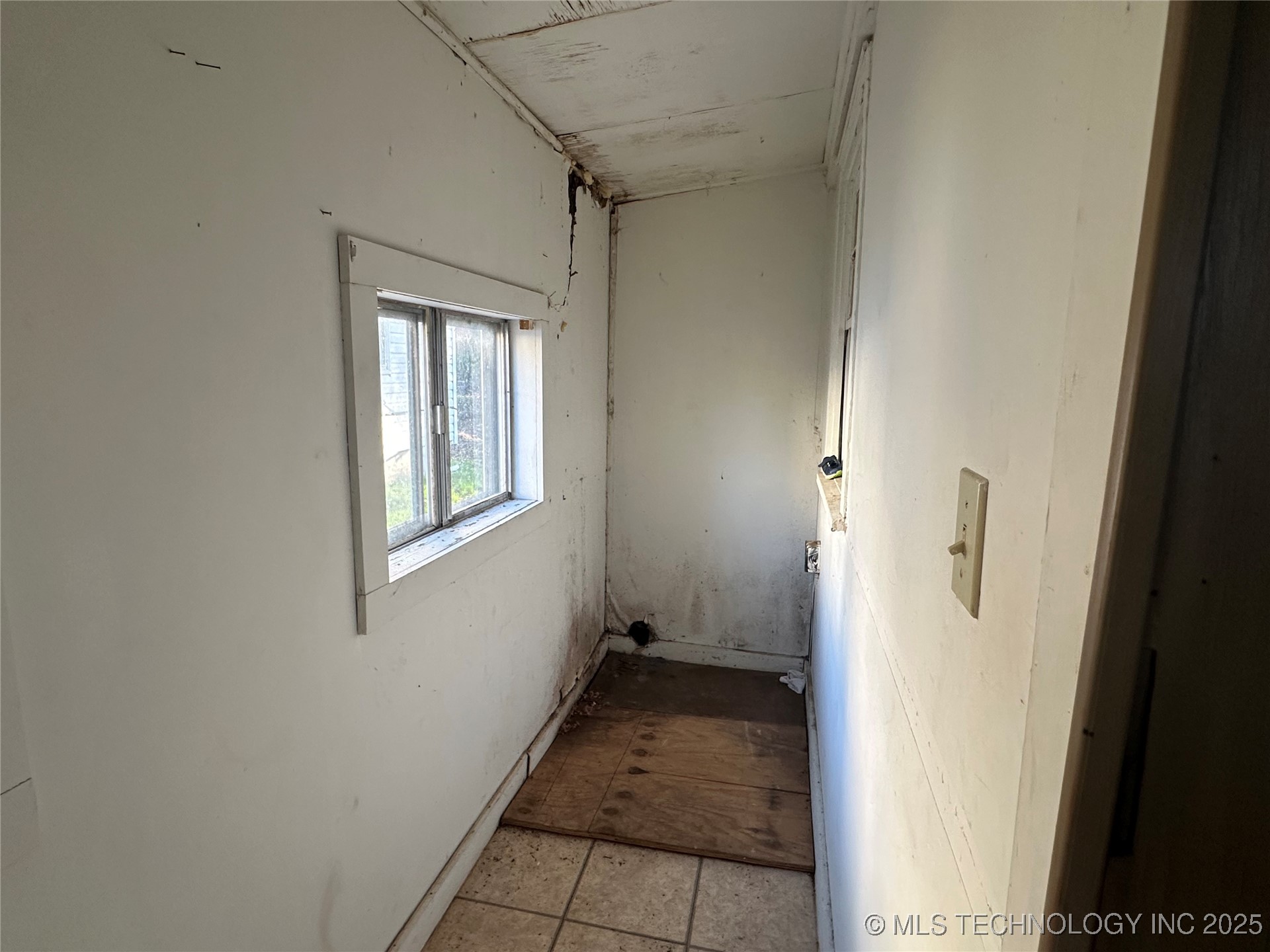 1730 E 11th Street Property Photo 4