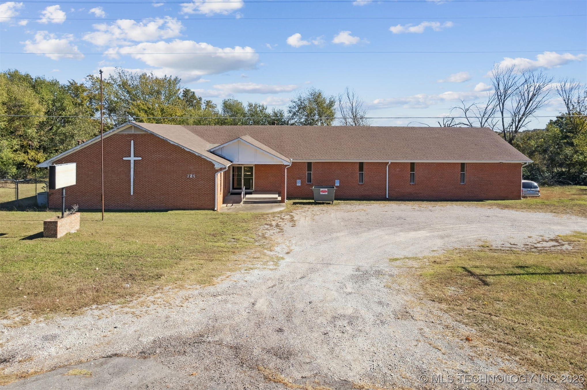 720 S Main Street Property Photo 4